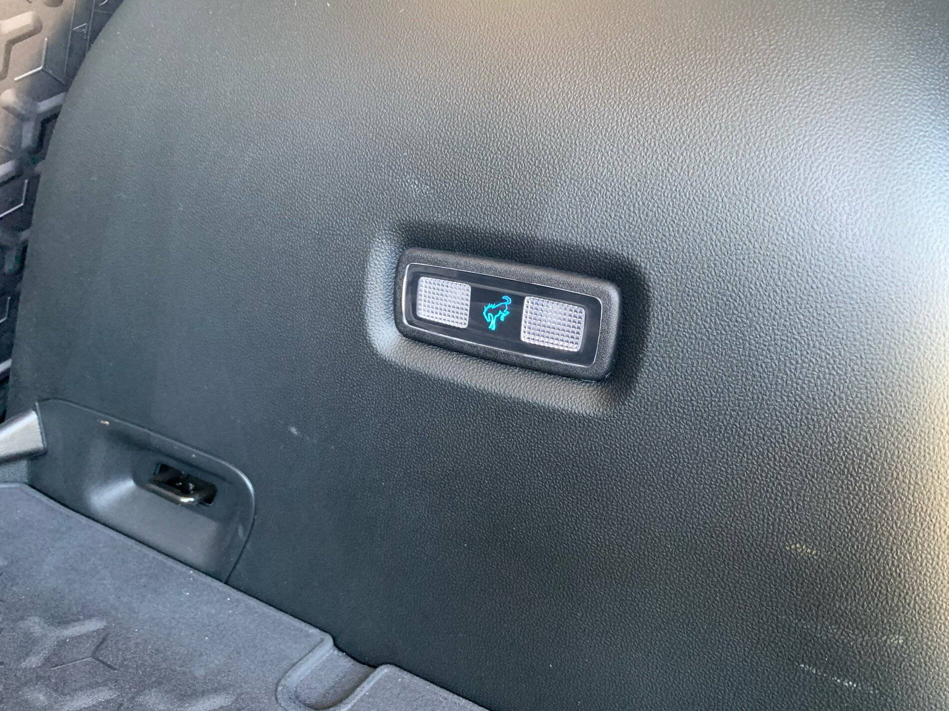 Ford Bronco Sport Cargo area light IMG_3804.JPG