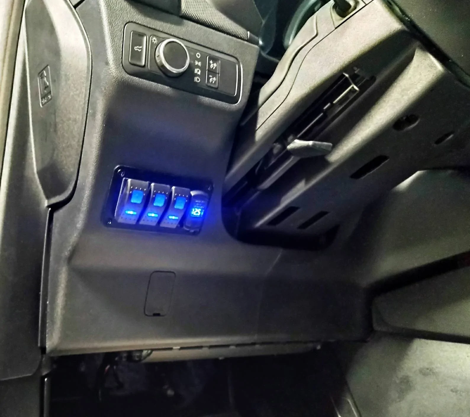 Ford Bronco Sport Anyone install gang AUX switches? 13