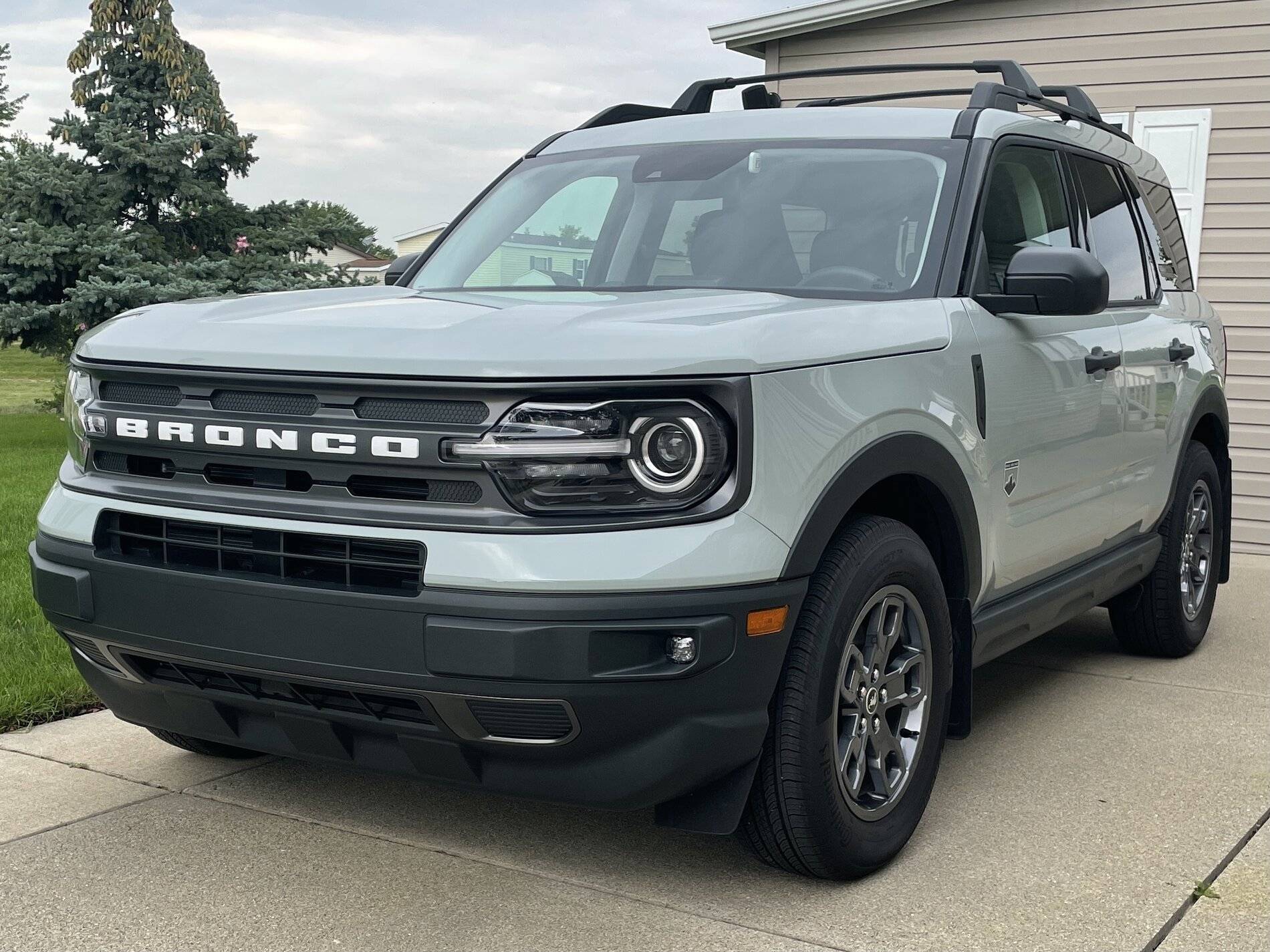 Ford Bronco Sport White Bronco Sport Lettering on Tailgate E9A09AB8-427B-420D-A9B0-77D130A20E08_1_201_a