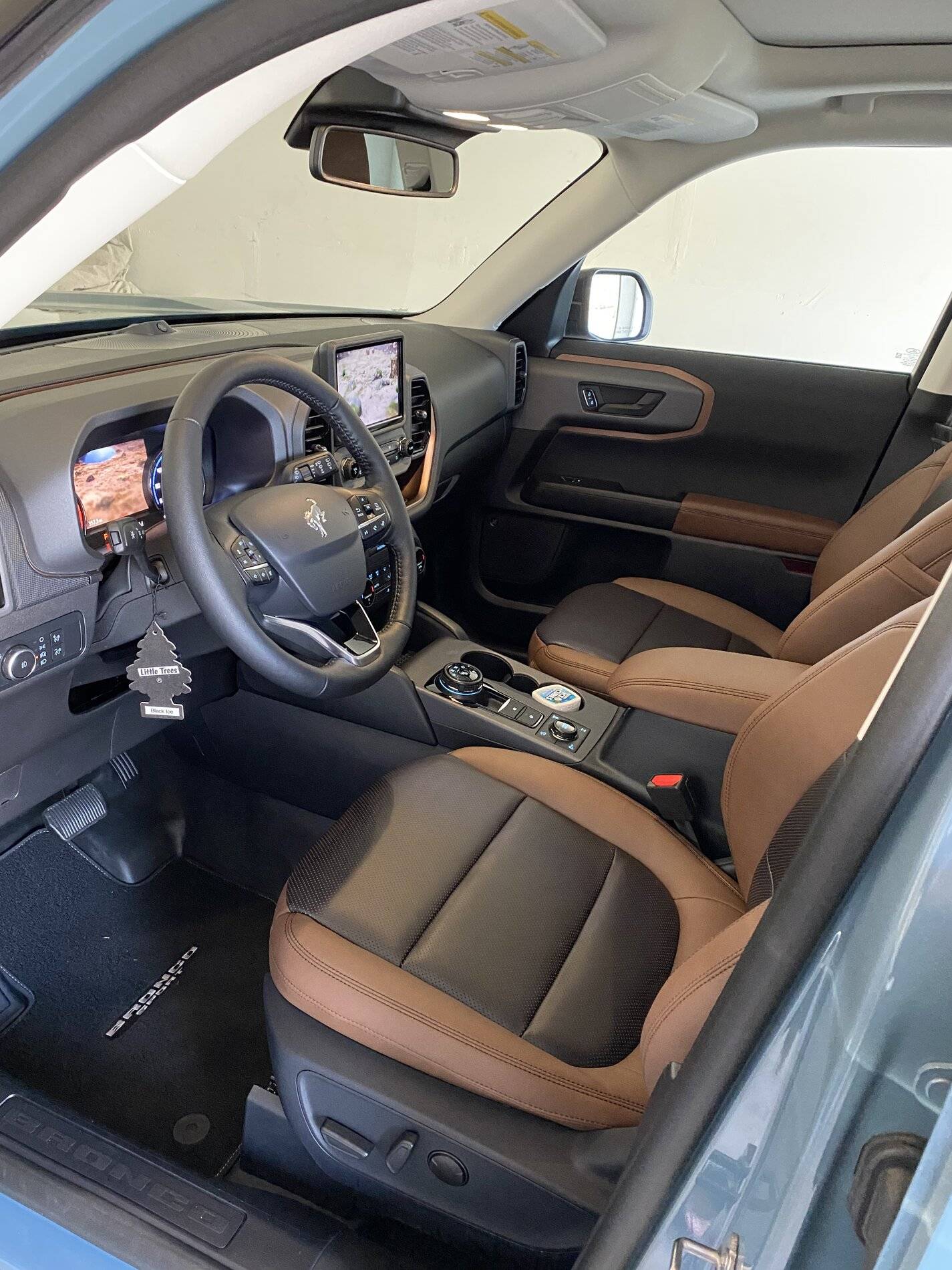 Ford Bronco Sport Waiting room 66023576-FF63-496E-9E8B-D82FC5D78104