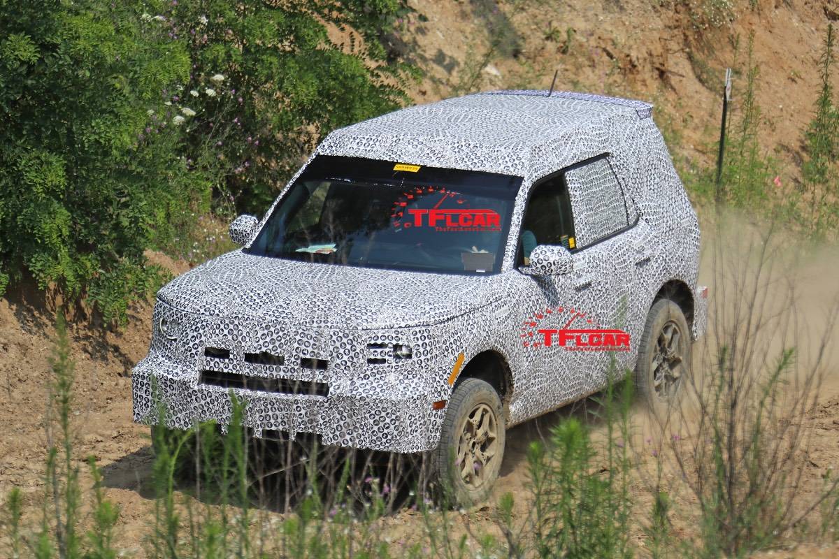 Ford Bronco Sport New Maverick spy pics in Arizona baby-bronco-4