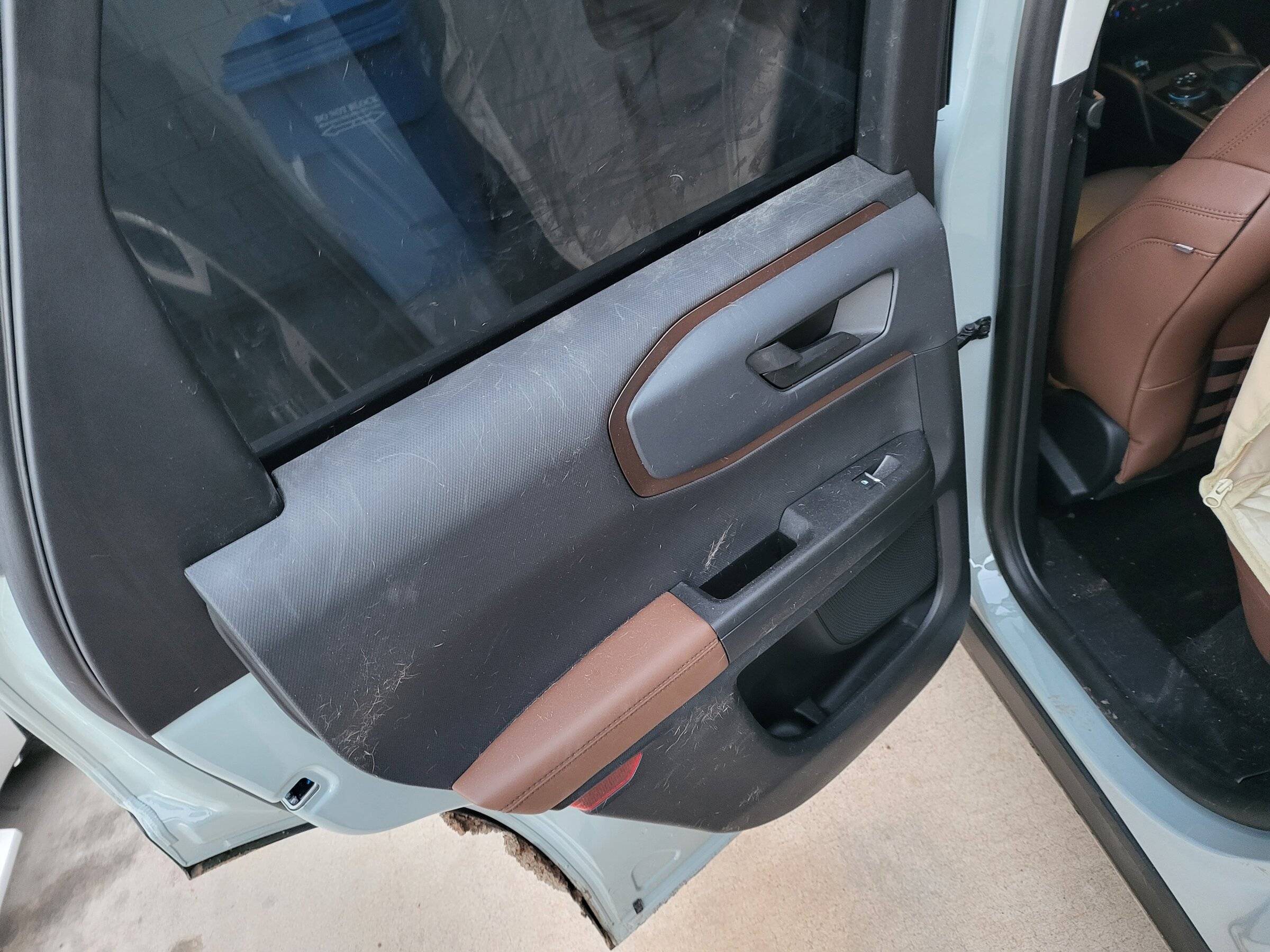 Ford Bronco Sport Interior scratches easily from a dog?!?!? 20220226_070610