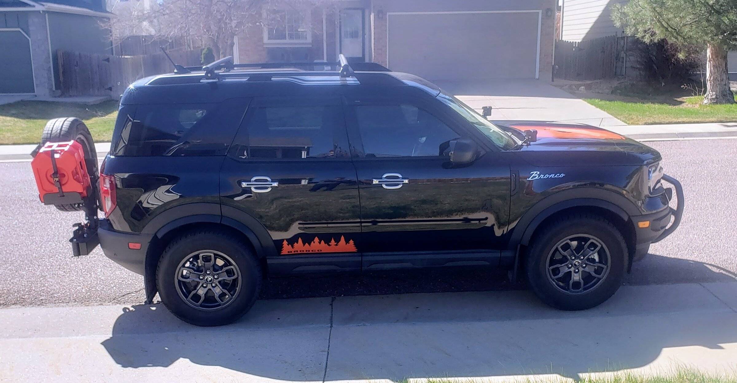 Ford Bronco Sport BS Badlands with Hardshell RTT & Hitchgate Solo Tire Carrier 20220406_101739