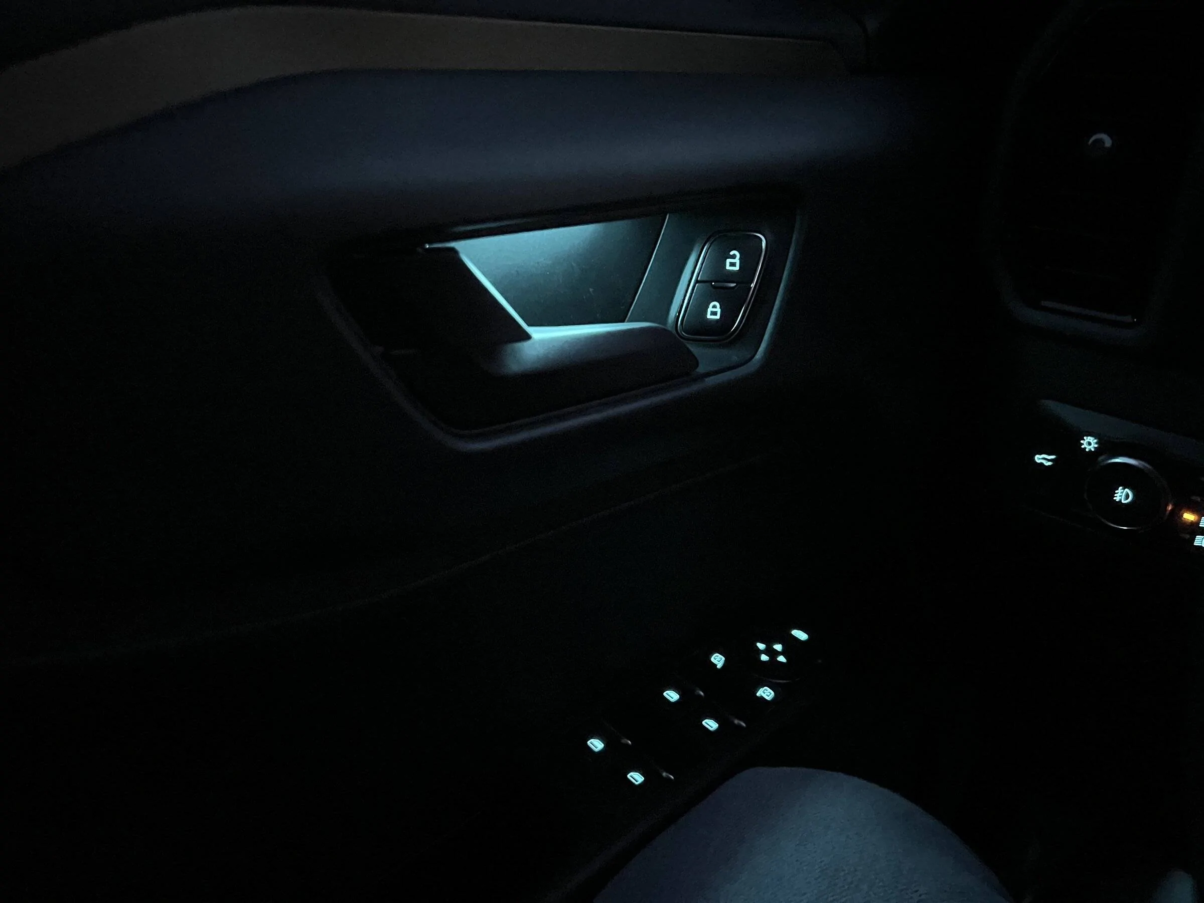 Ford Bronco Sport Cup Holder Ambient Lighting F66885C6-9B64-49ED-AF0B-CD5CE043BA43