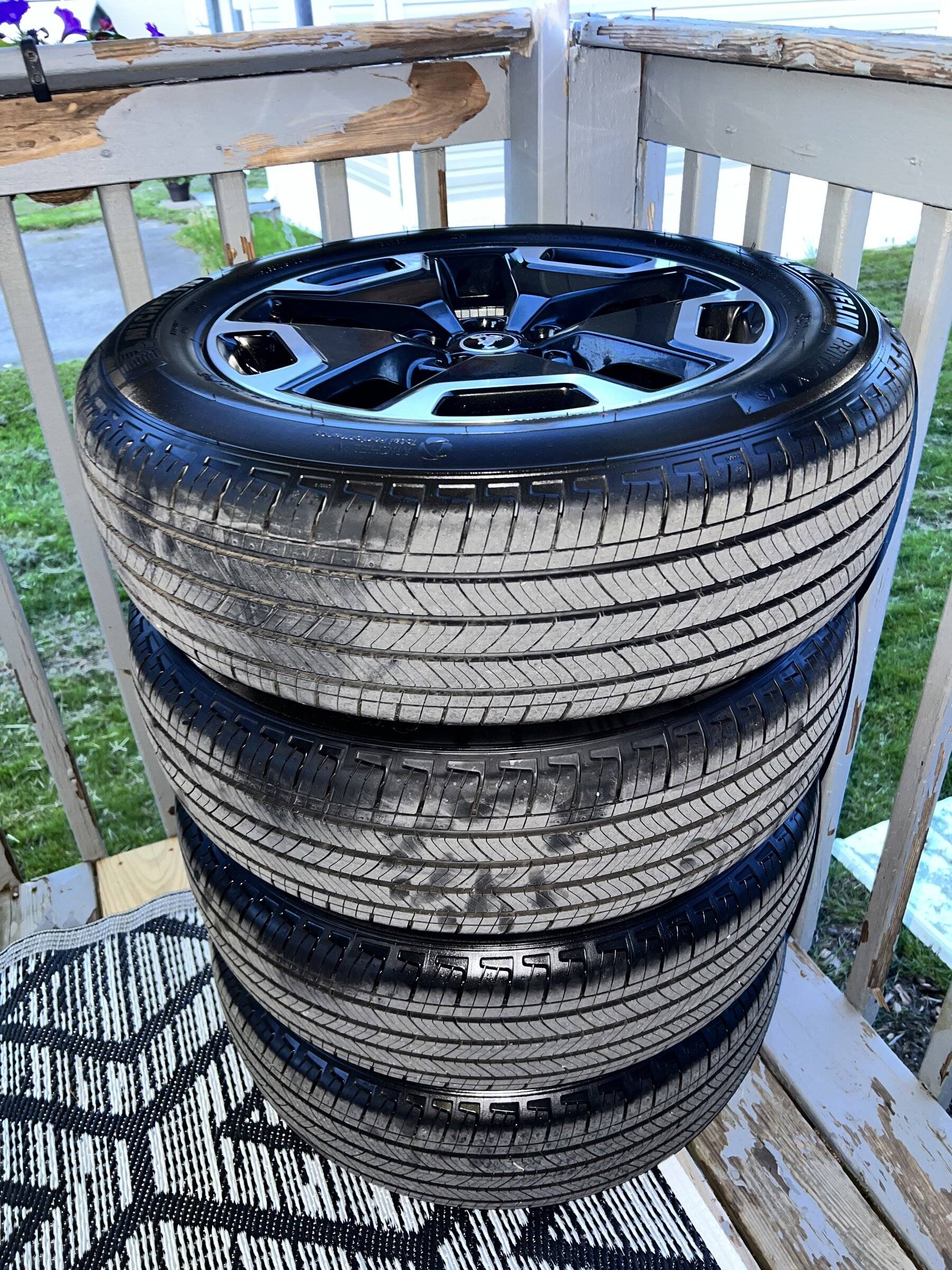 Ford Bronco Sport outerbanks Wheels & Tires 00B30674-A0A7-4B02-B652-A52EF6DF602C