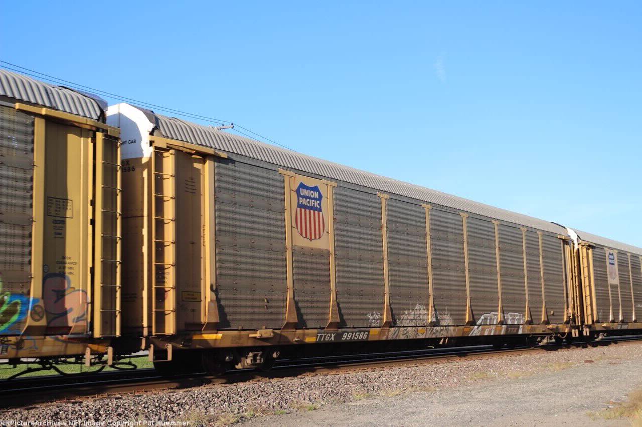 Ford Bronco Sport Waiting room 20150923img3526