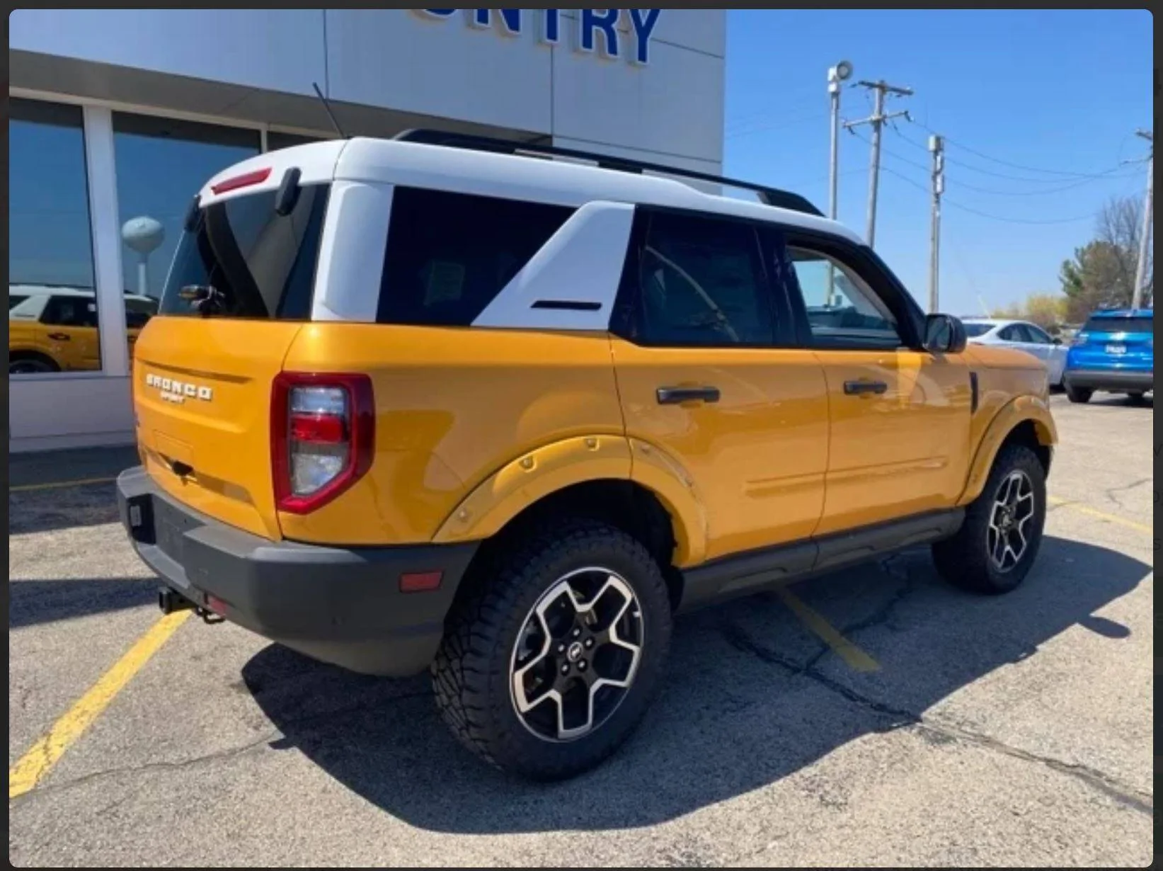Ford Bronco Sport White roof wrap.. what do you think about it? Captur