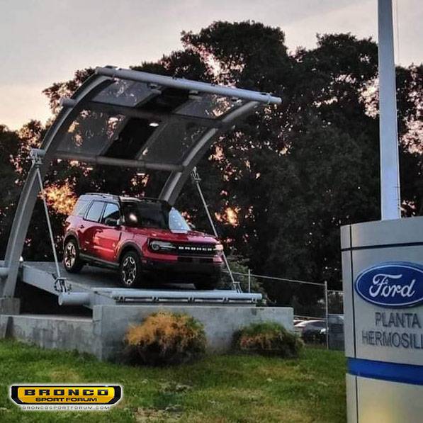 Ford Bronco Sport Spotted: Bronco Sport on Display at Factory (Oxford White Badlands & Rapid Red Outer Banks) 2021 Bronco Sport Oxford White Rapid Red Mexico Factory Plant