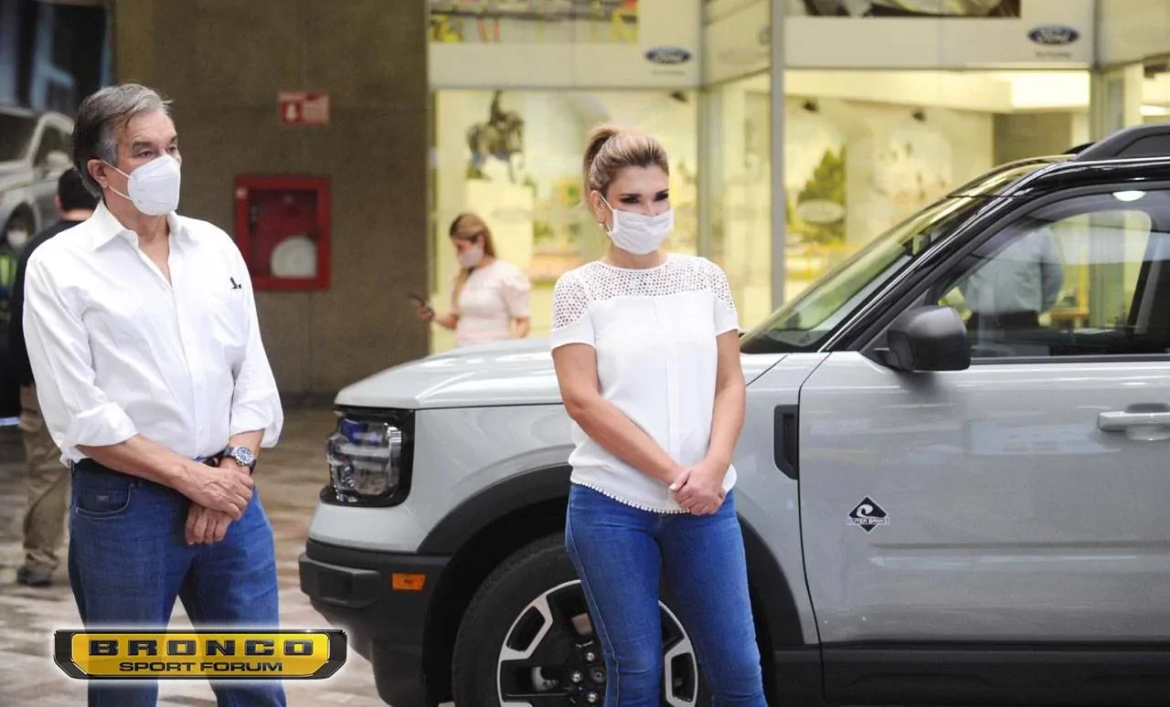 Ford Bronco Sport Real Life Pics: Bronco Sport in Rapid Red, Cactus Gray and Cyber Orange (Outer Banks models) oxford-white-2021-bronco-sport 2