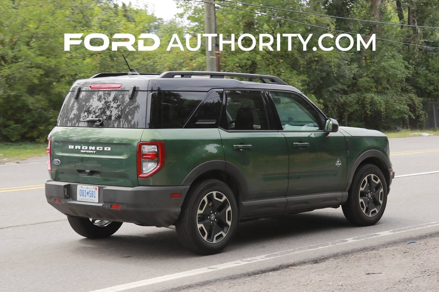 Ford Bronco Sport Eruption Green 2023 Bronco Sport first look 2023-ford-bronco-sport-outer-banks-eruption-green-metallic-first-real-world-photos-september-2