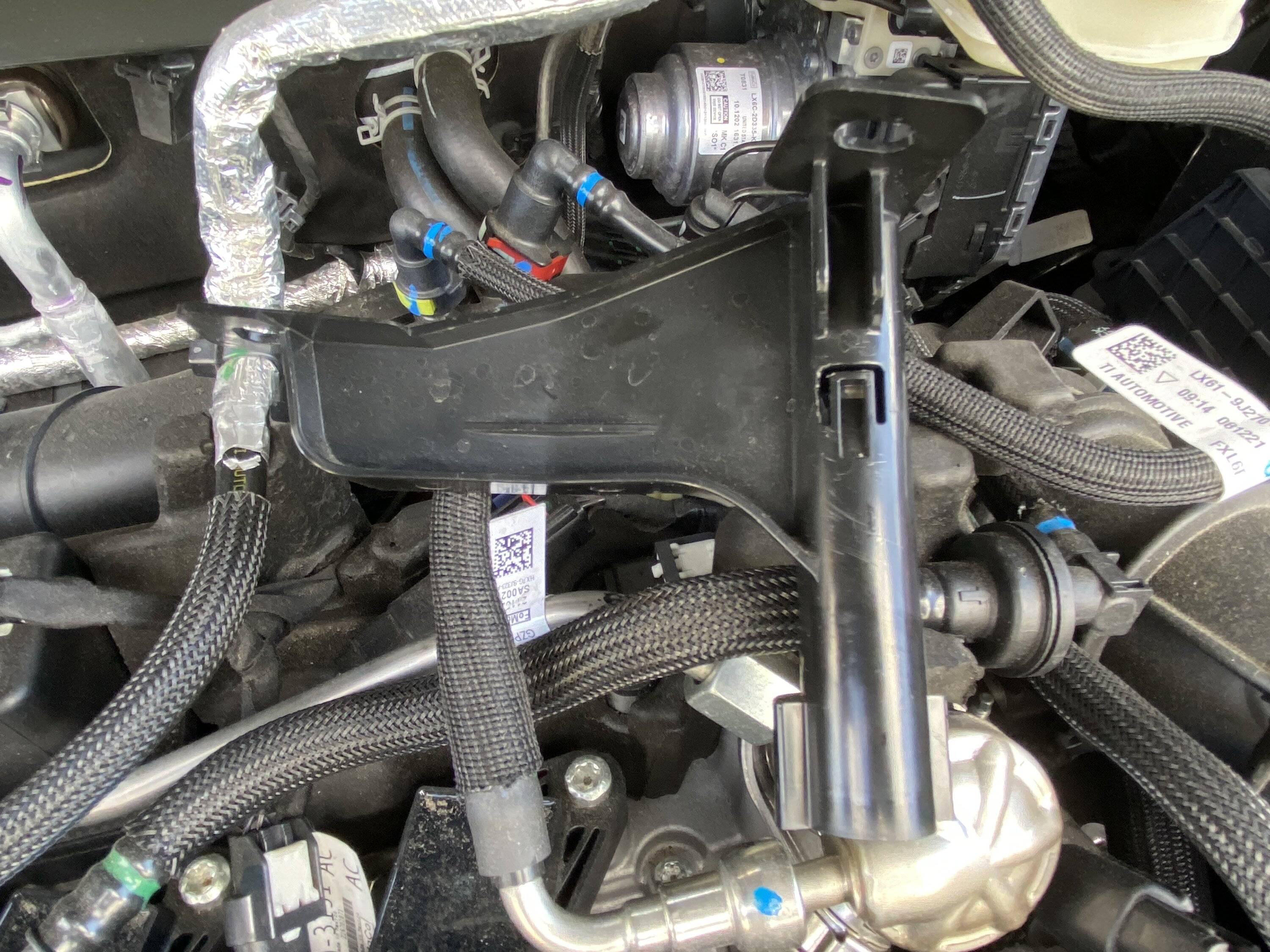 Ford Bronco Sport 1.5 L Engine cover installation 6353F3F2-02BD-462C-9C90-223178DD7BEF