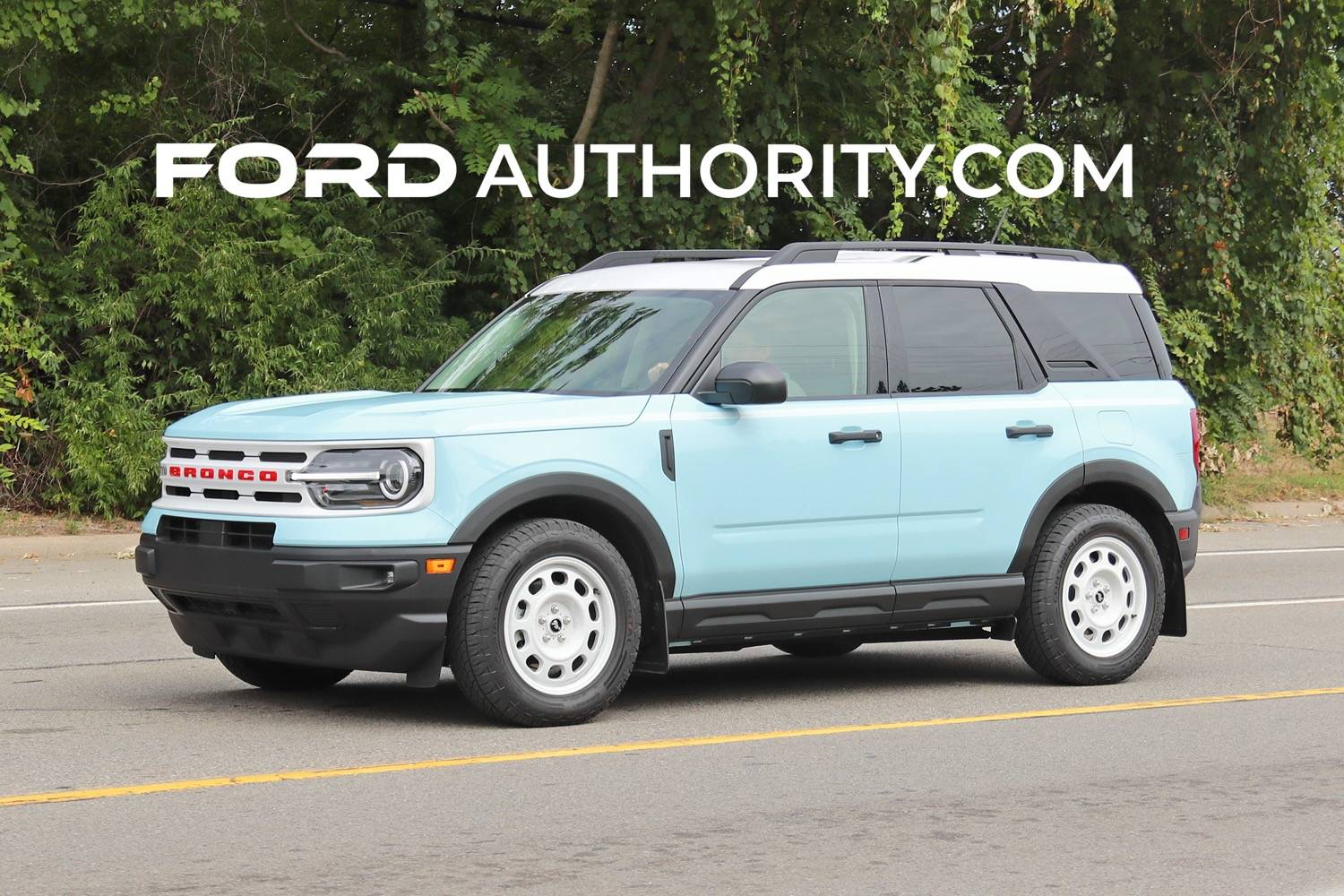 Ford Bronco Sport Robin's Egg Blue and Peak Blue Bronco Sport Heritage & Heritage Limited Spotted 2023-Ford-Bronco-Sport-Heritage-Edition-Robins-Egg-Blue-First-On-Road-Photos-October-2022-Exte