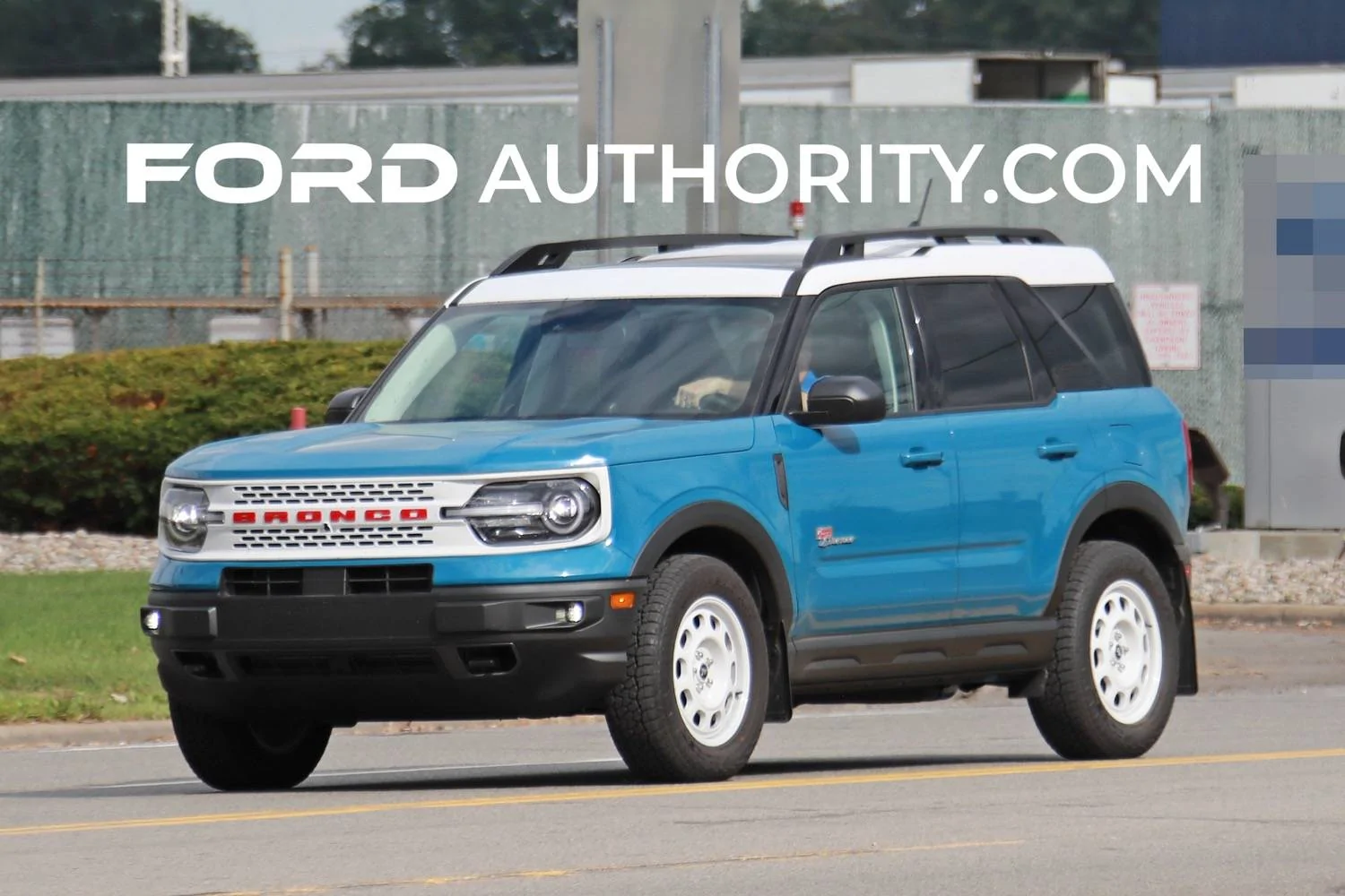 Ford Bronco Sport Robin's Egg Blue and Peak Blue Bronco Sport Heritage & Heritage Limited Spotted 2023-Ford-Bronco-Sport-Heritage-Limited-Peak-Blue-KY-First-Real-World-Photos-October-2022-Ext