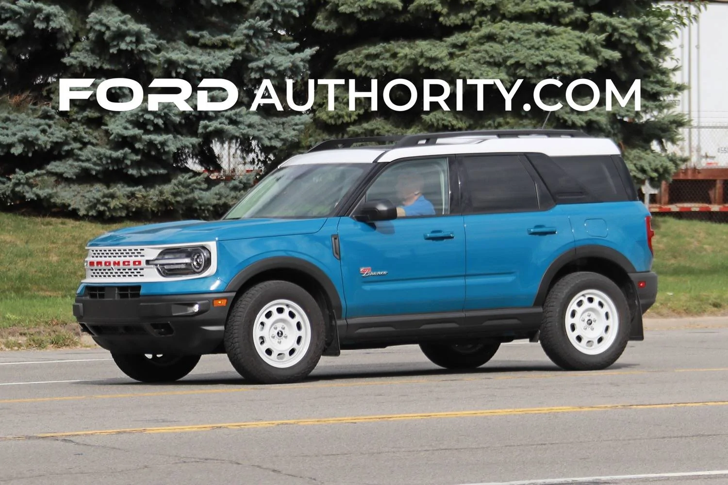 Ford Bronco Sport Robin's Egg Blue and Peak Blue Bronco Sport Heritage & Heritage Limited Spotted 2023-Ford-Bronco-Sport-Heritage-Limited-Peak-Blue-KY-First-Real-World-Photos-October-2022-Ext