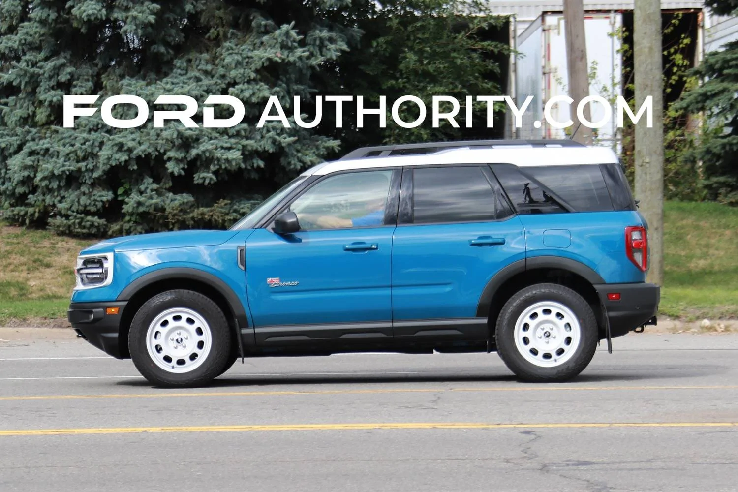 Ford Bronco Sport Robin's Egg Blue and Peak Blue Bronco Sport Heritage & Heritage Limited Spotted 2023-Ford-Bronco-Sport-Heritage-Limited-Peak-Blue-KY-First-Real-World-Photos-October-2022-Ext