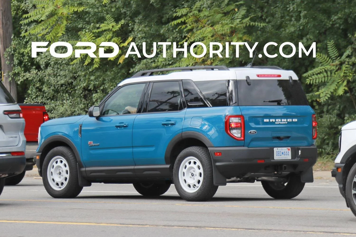 Ford Bronco Sport Robin's Egg Blue and Peak Blue Bronco Sport Heritage & Heritage Limited Spotted 2023-Ford-Bronco-Sport-Heritage-Limited-Peak-Blue-KY-First-Real-World-Photos-October-2022-Ext