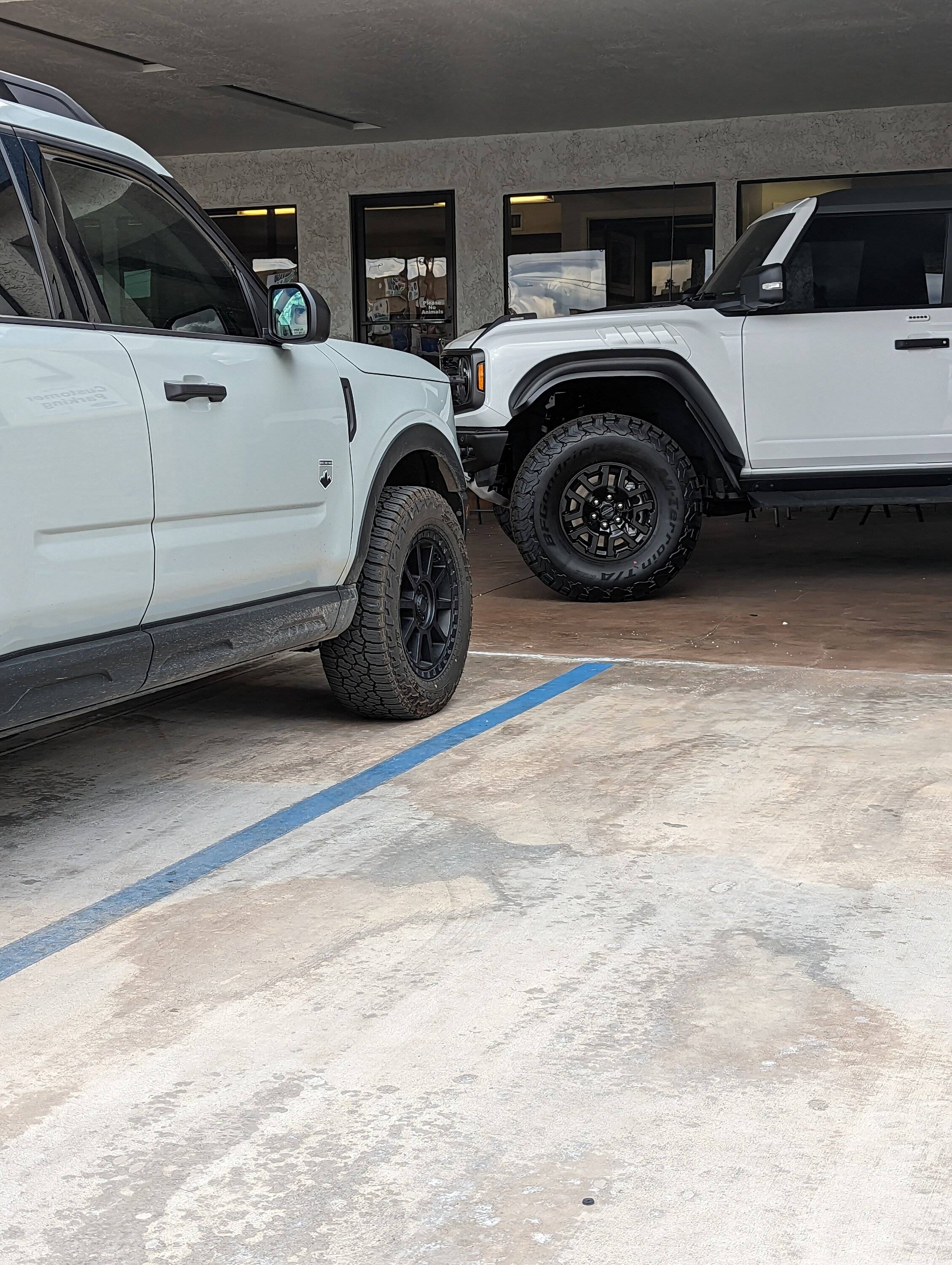 Ford Bronco Sport So tiny next to raptor PXL_20230117_214551773