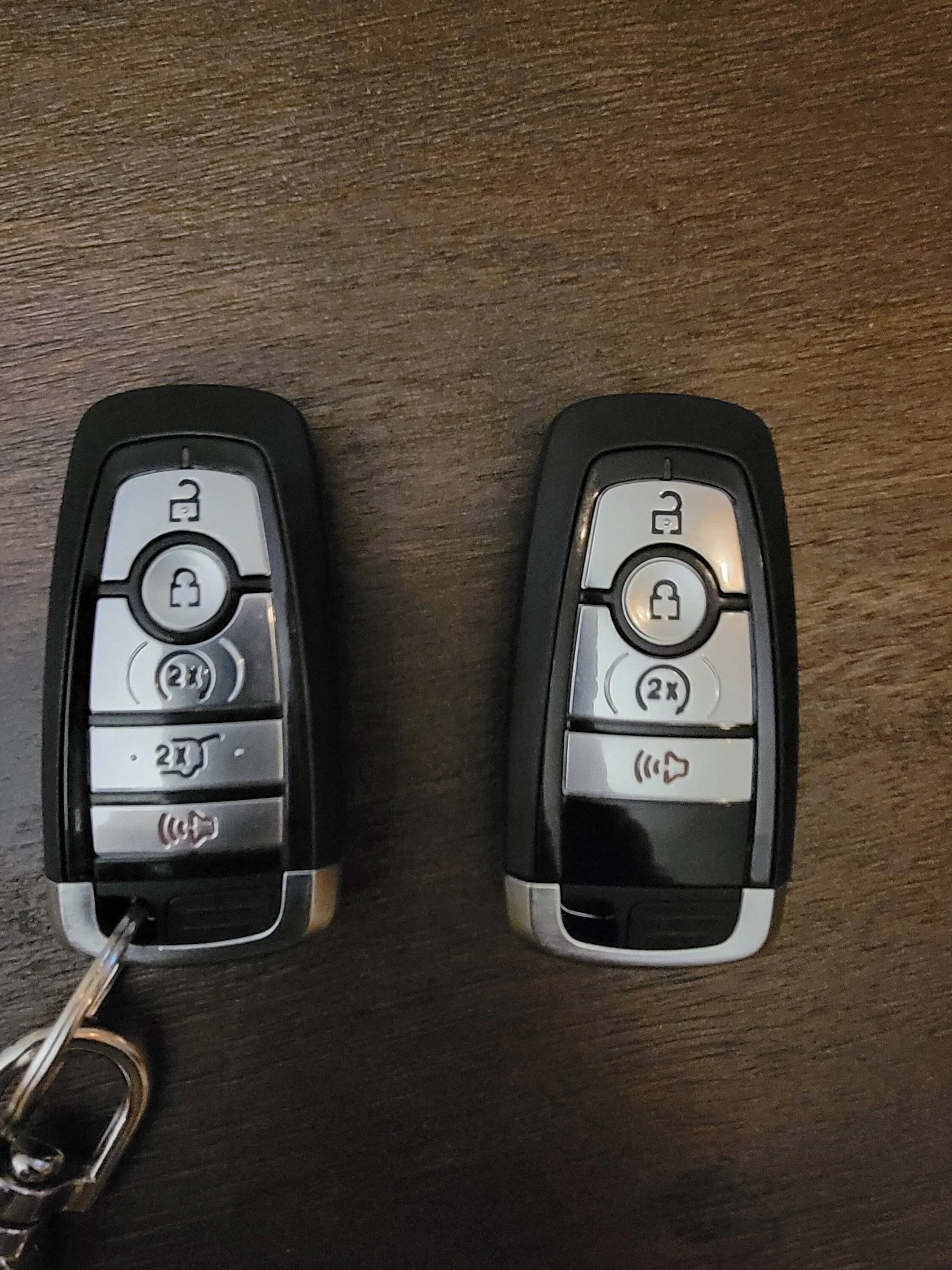 Ford Bronco Sport Anyone else with a 2023 get a key fob without the lift gate button? 20230126_172351