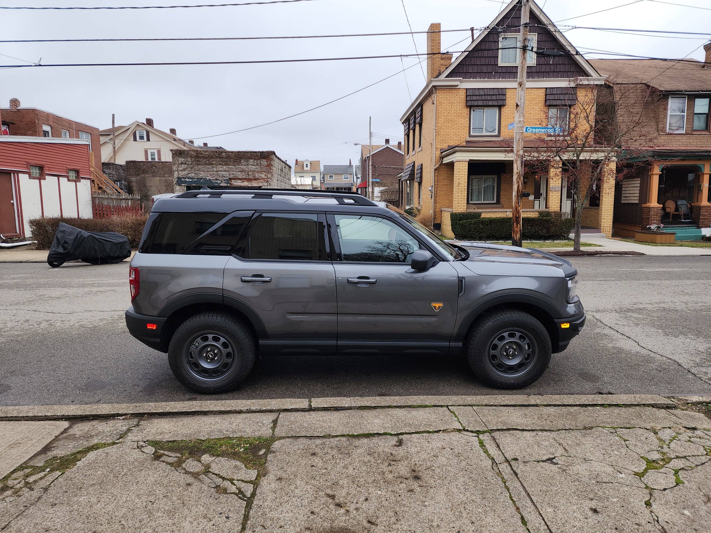 Ford Bronco Sport Satin Black vs Shadow Black spoiler 20230130_143409
