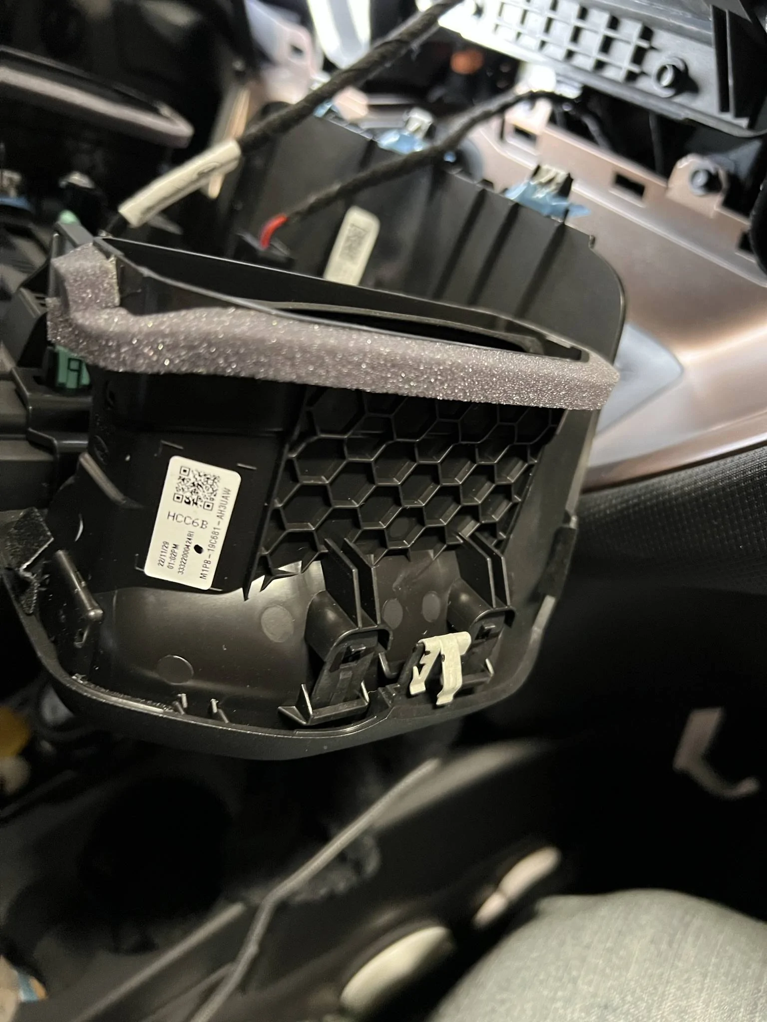 Ford Bronco Sport Integrated Pivot Ball Phone Mount IMG_4733