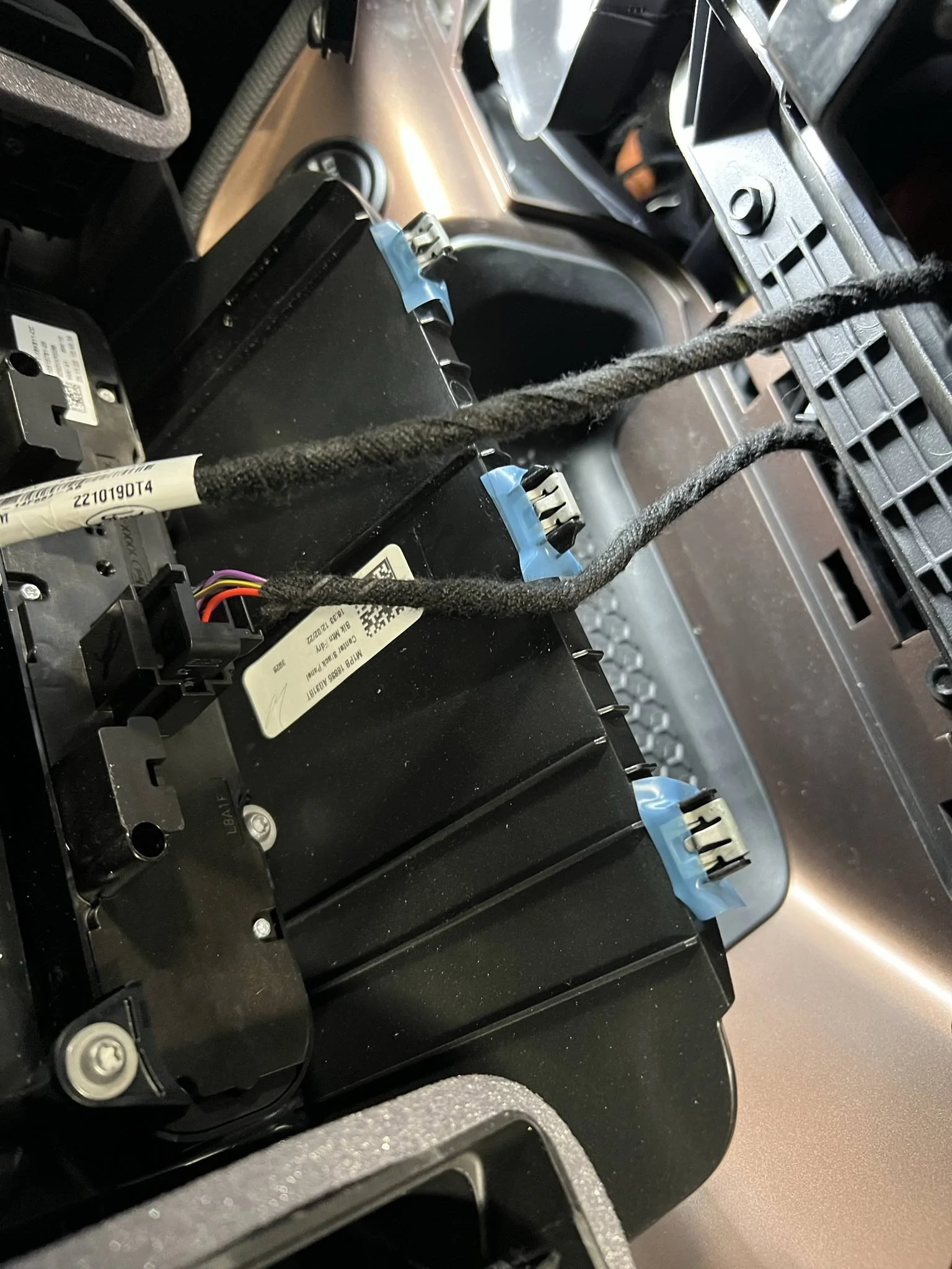 Ford Bronco Sport Integrated Pivot Ball Phone Mount IMG_4734