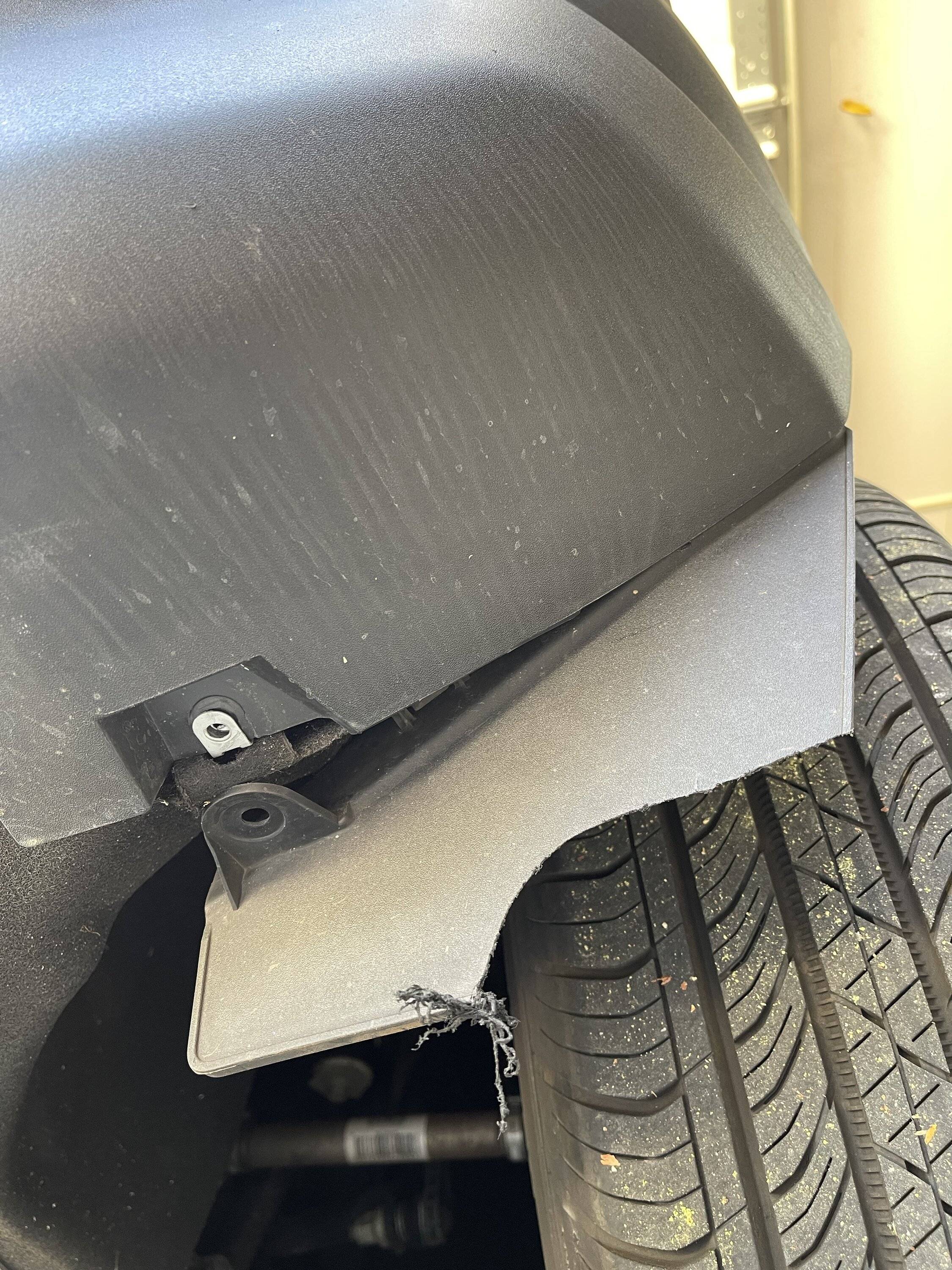 Ford Bronco Sport Loose screw caused damage to splash guard 483D83D0-6A24-4456-8BAE-A7467C4C6754