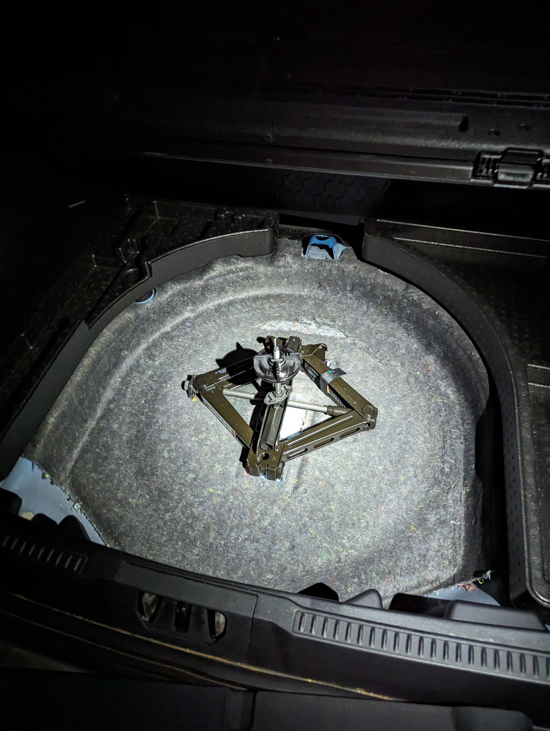 Ford Bronco Sport Amazon spare tire carrier PXL_20230709_041228748