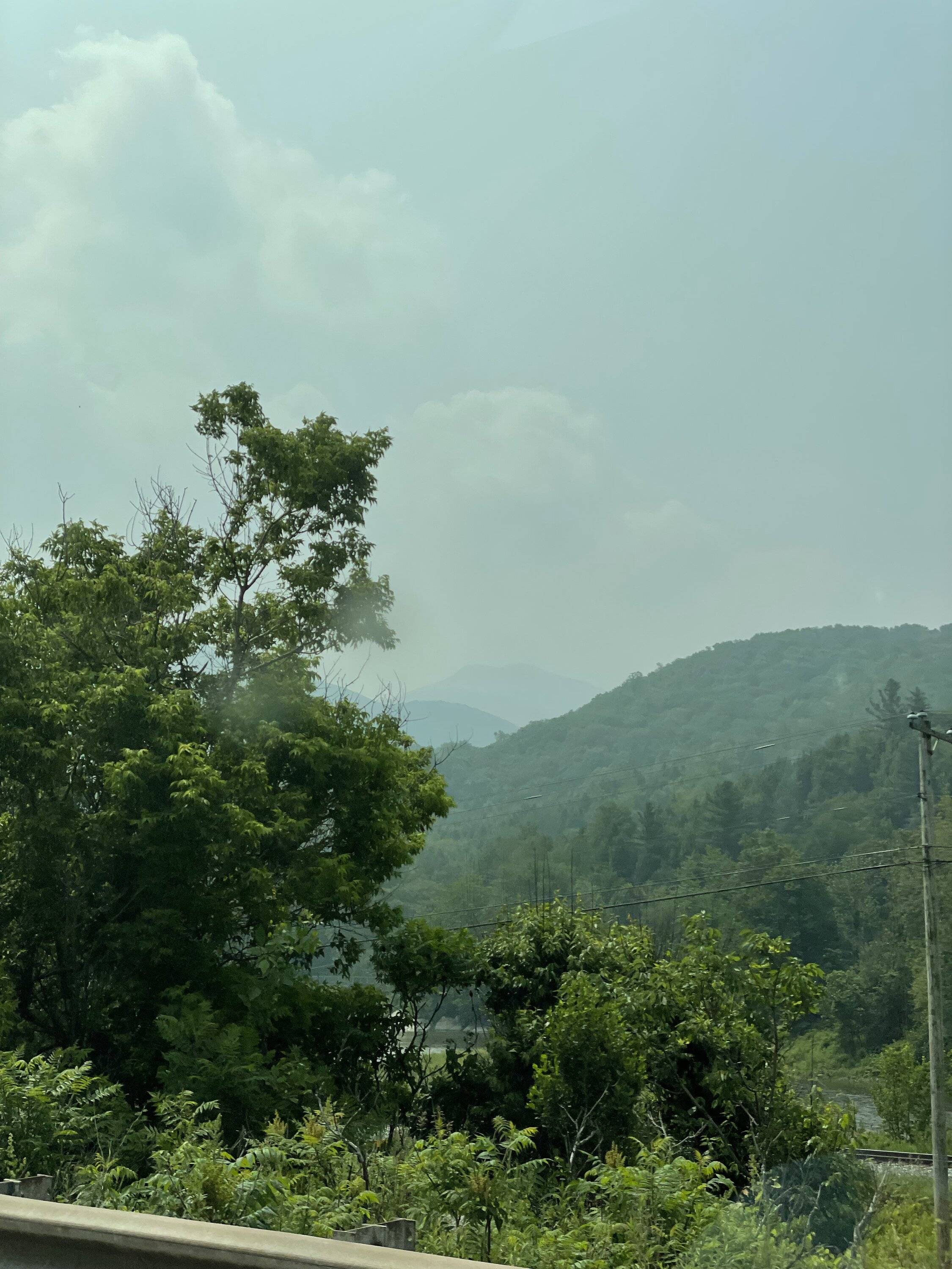 Ford Bronco Sport Mid-Atlantic getting heavy smoke from Canadian WIldfires. Comparison to clear fall day in October '22. IMG_0474
