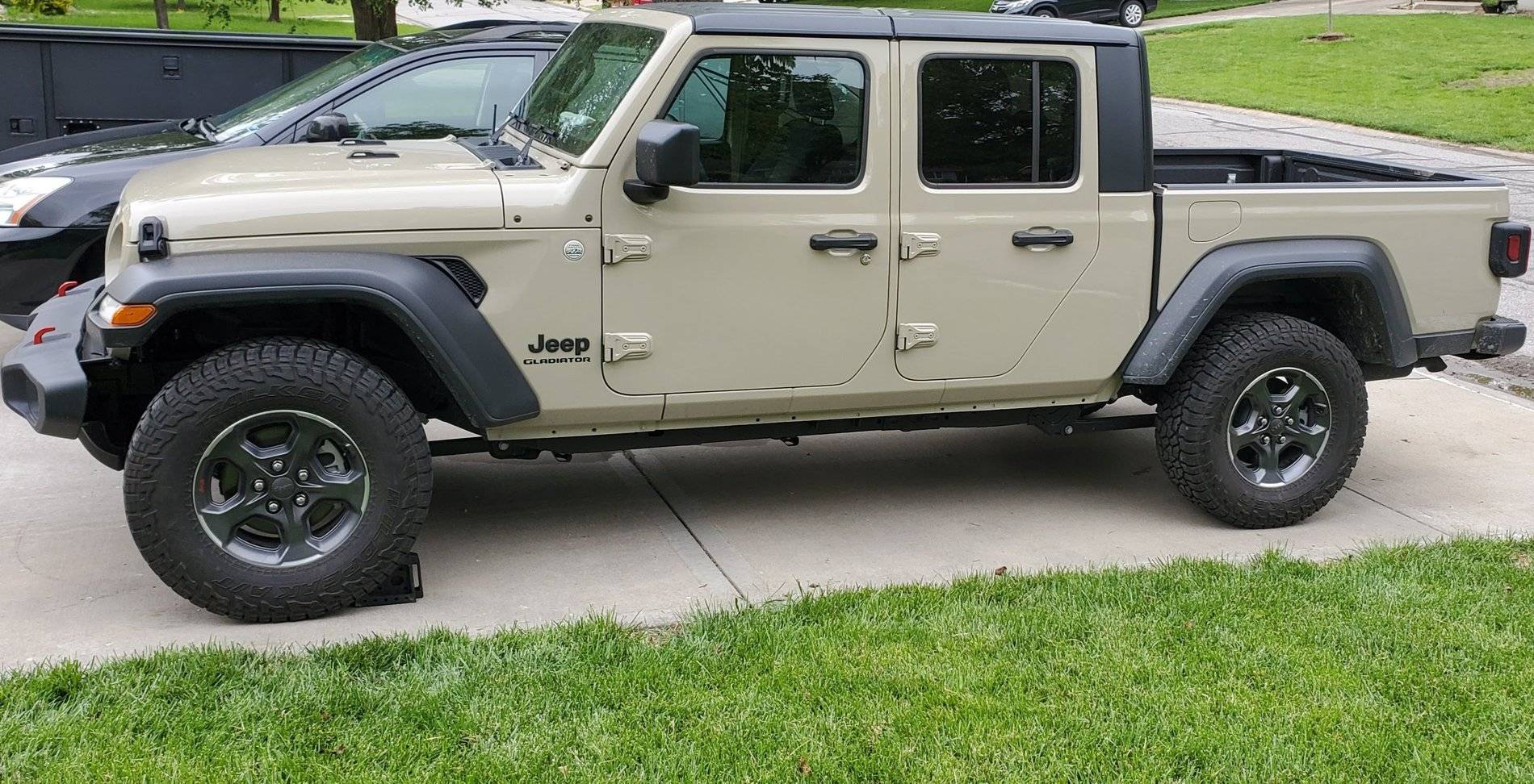Ford Bronco Sport First Look at Desert Sand Color on 2024 Bronco Sport rum.com%2Fforum%2Fattachments%2Fgobi_gladiator-