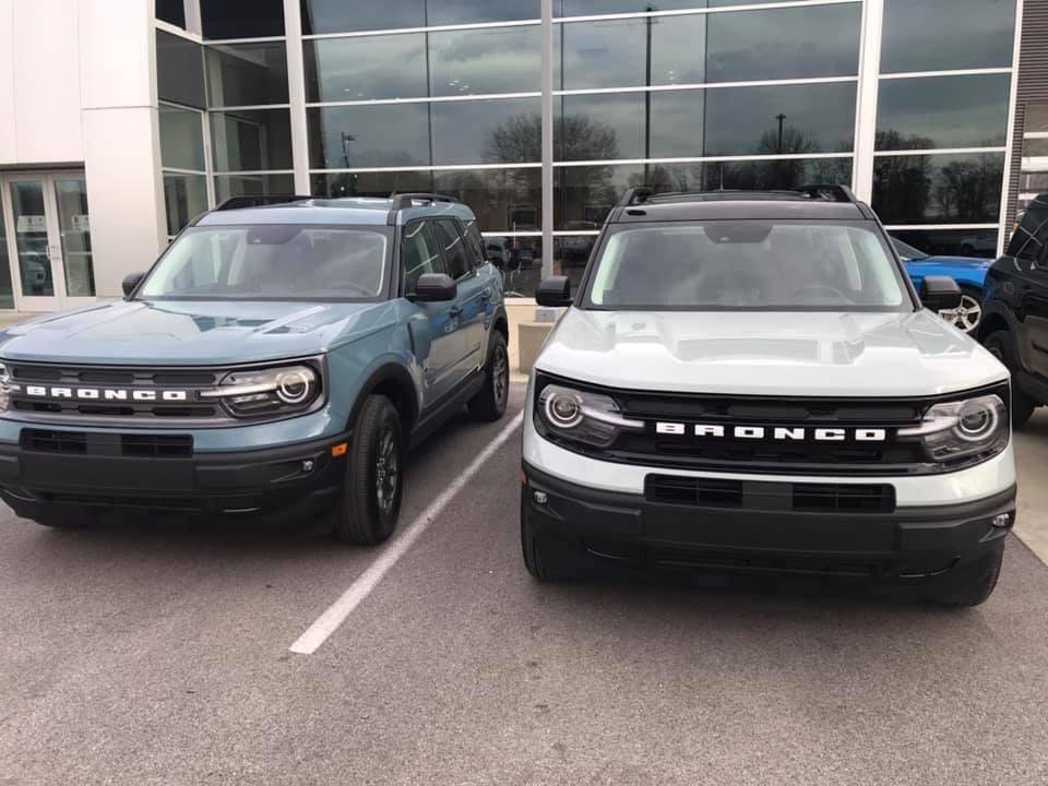 Ford Bronco Sport Area 51 vs Cactus Gray Bronco Sport side-by-side comparison a45fbf54-9752-4001-86ff-771489327197-jpe