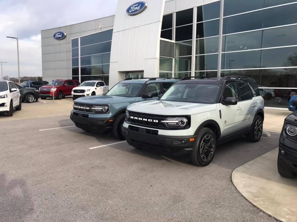 Ford Bronco Sport Area 51 vs Cactus Gray Bronco Sport side-by-side comparison a11a8824-baeb-44de-bc6f-e0e10ee88588-jpe