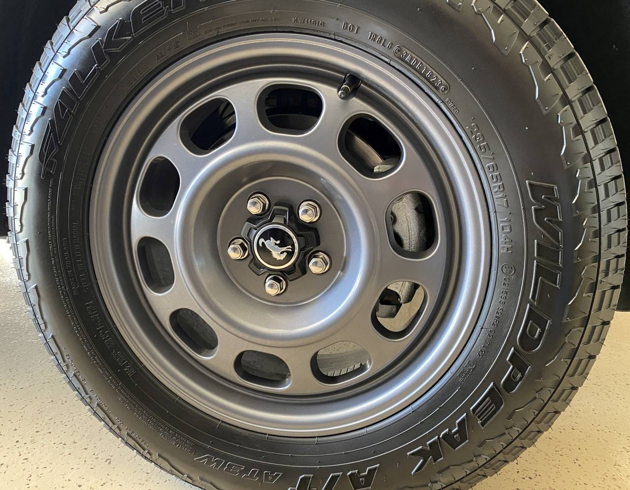 Ford Bronco Sport Lug nuts -- Chrome to black Lug 01