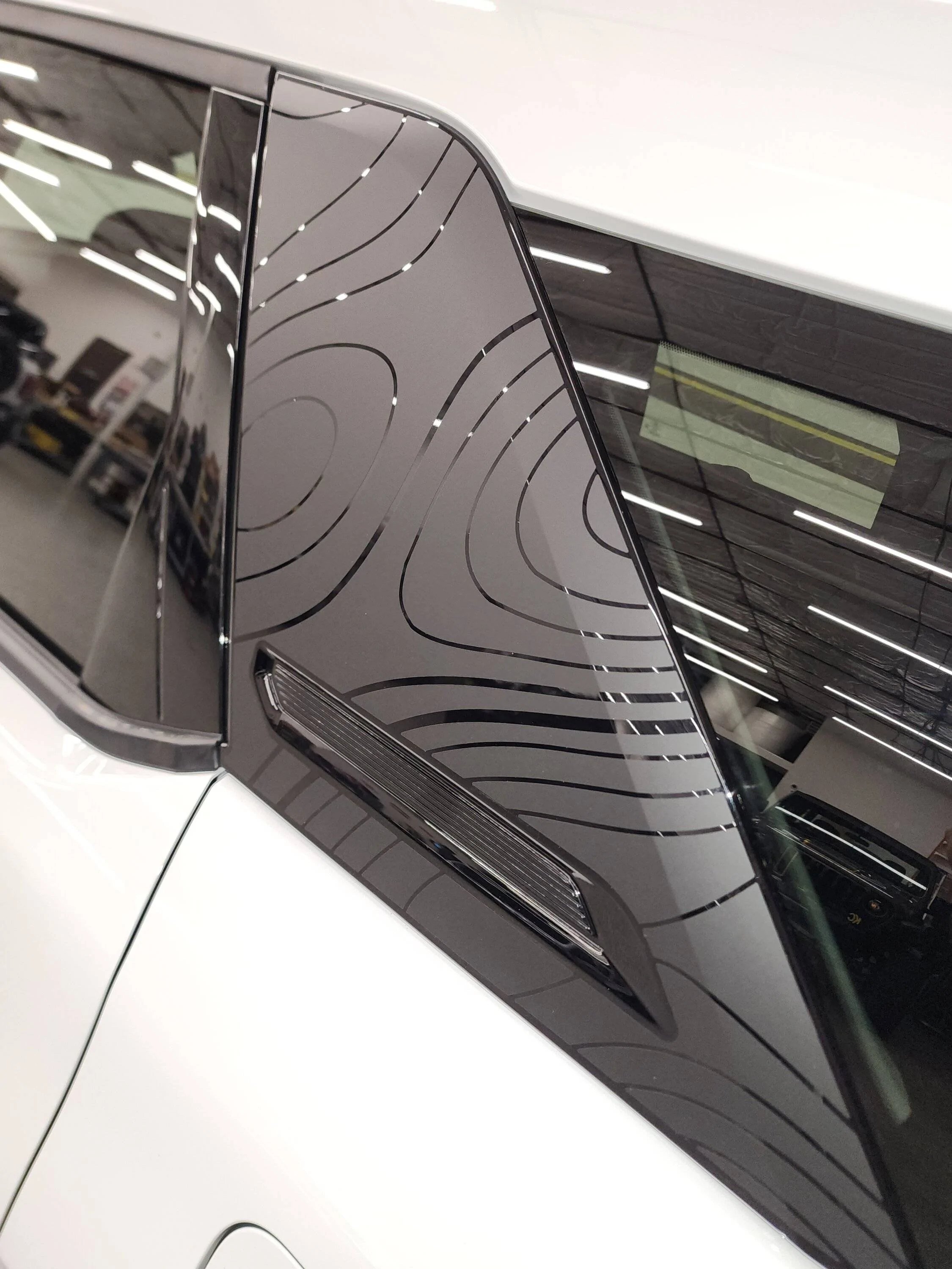 Ford Bronco Sport Any decals for the trim between the rear windows? 20231108_160616