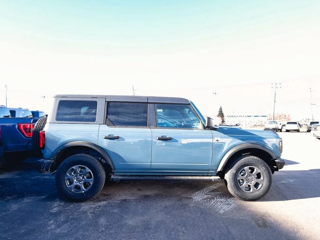 Ford Bronco Sport Does anyone prefer the Bronco Sport over the regular Bronco? (Or vice versa) 691d0533c96f56b8f902e5d01705bbf2