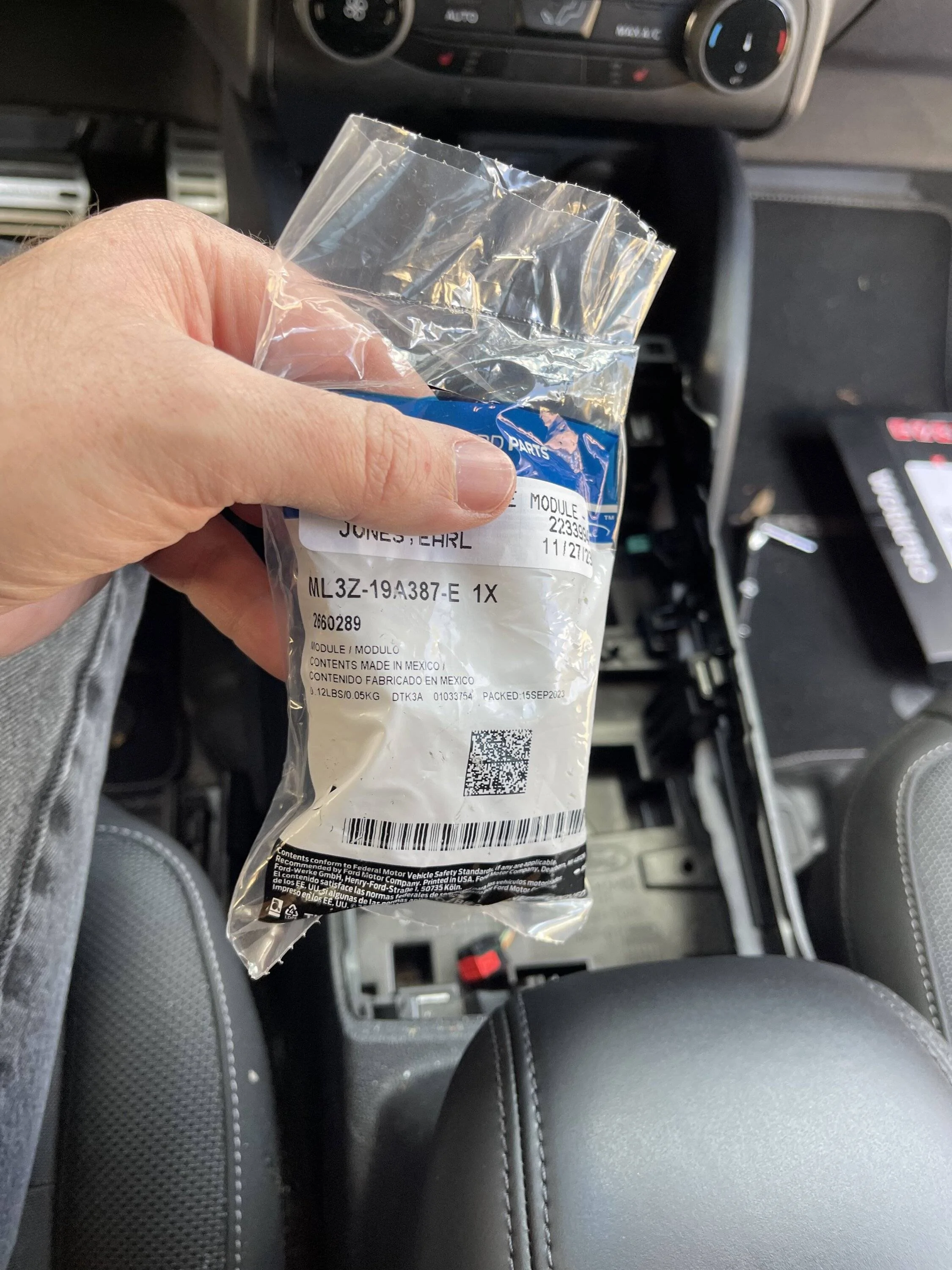 Ford Bronco Sport Illuminated USB hub installation 8BCA4FF6-AEA5-4E6E-8871-DDD1EBEF3EB1
