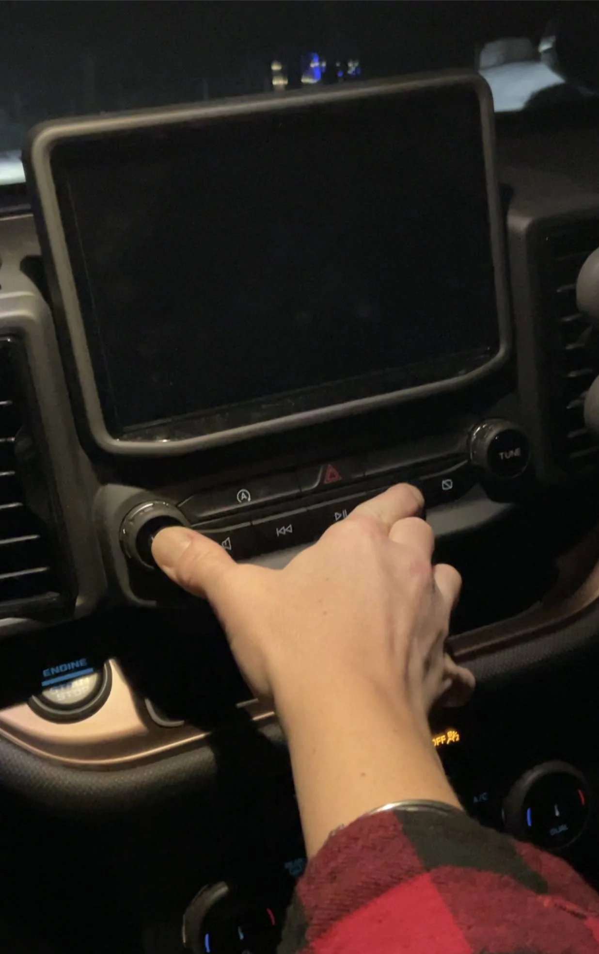 Ford Bronco Sport Black/blank screen, media centre/stereo, hoping for some help IMG_4119