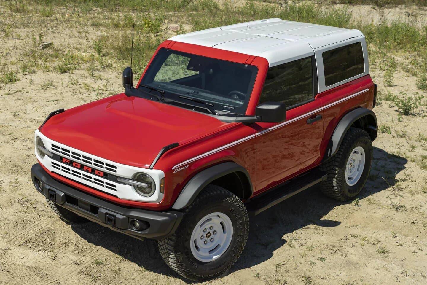 Ford Bronco Sport Roof paint.  Red Bronco on order.  The outer banks.  Want retro look.  Roof is a grey composite.  Want it white.  Paint works? IMG_1601