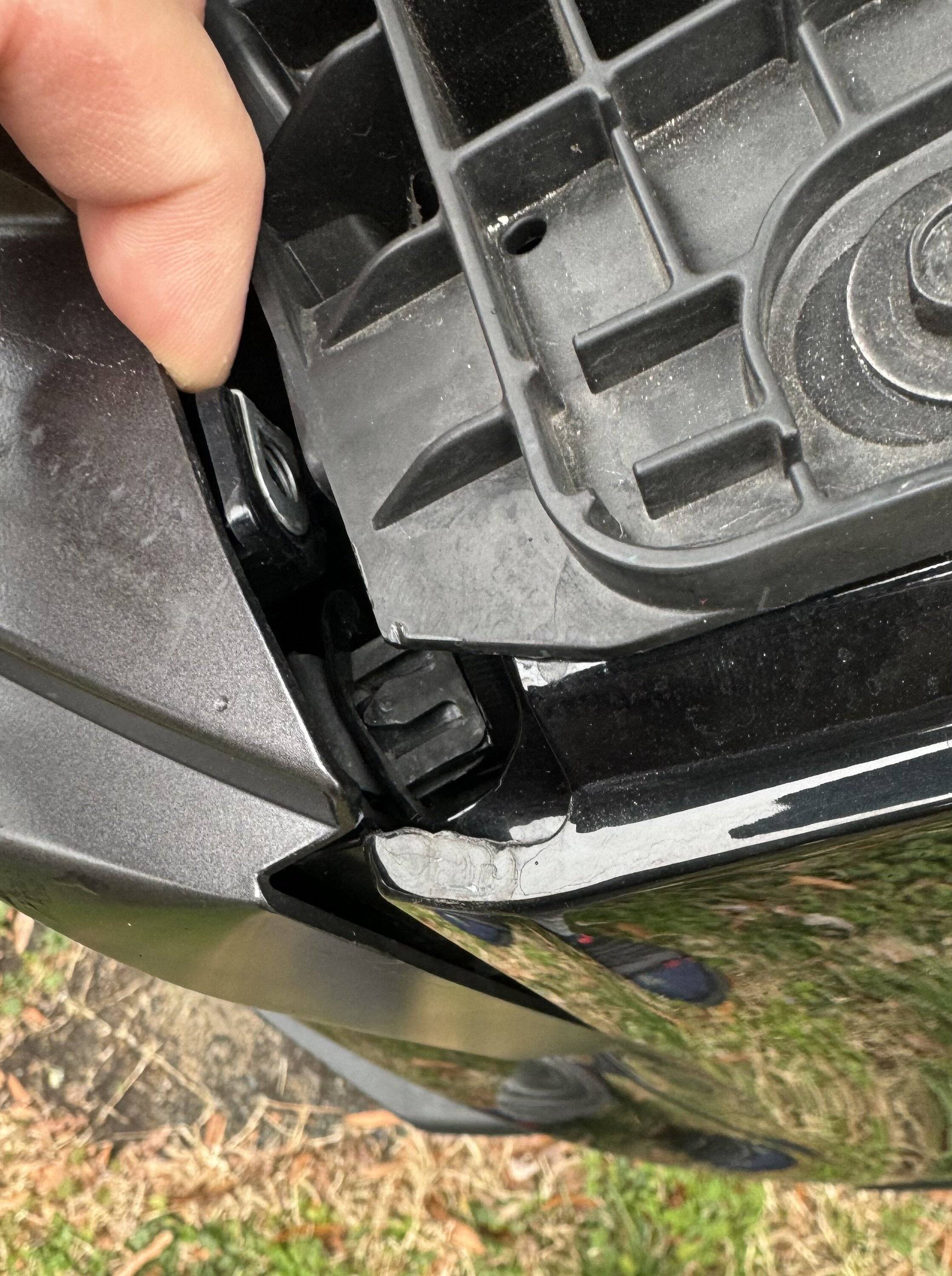 Ford Bronco Sport Front grille loose, missing connecting bolt or pin. IMG_3460