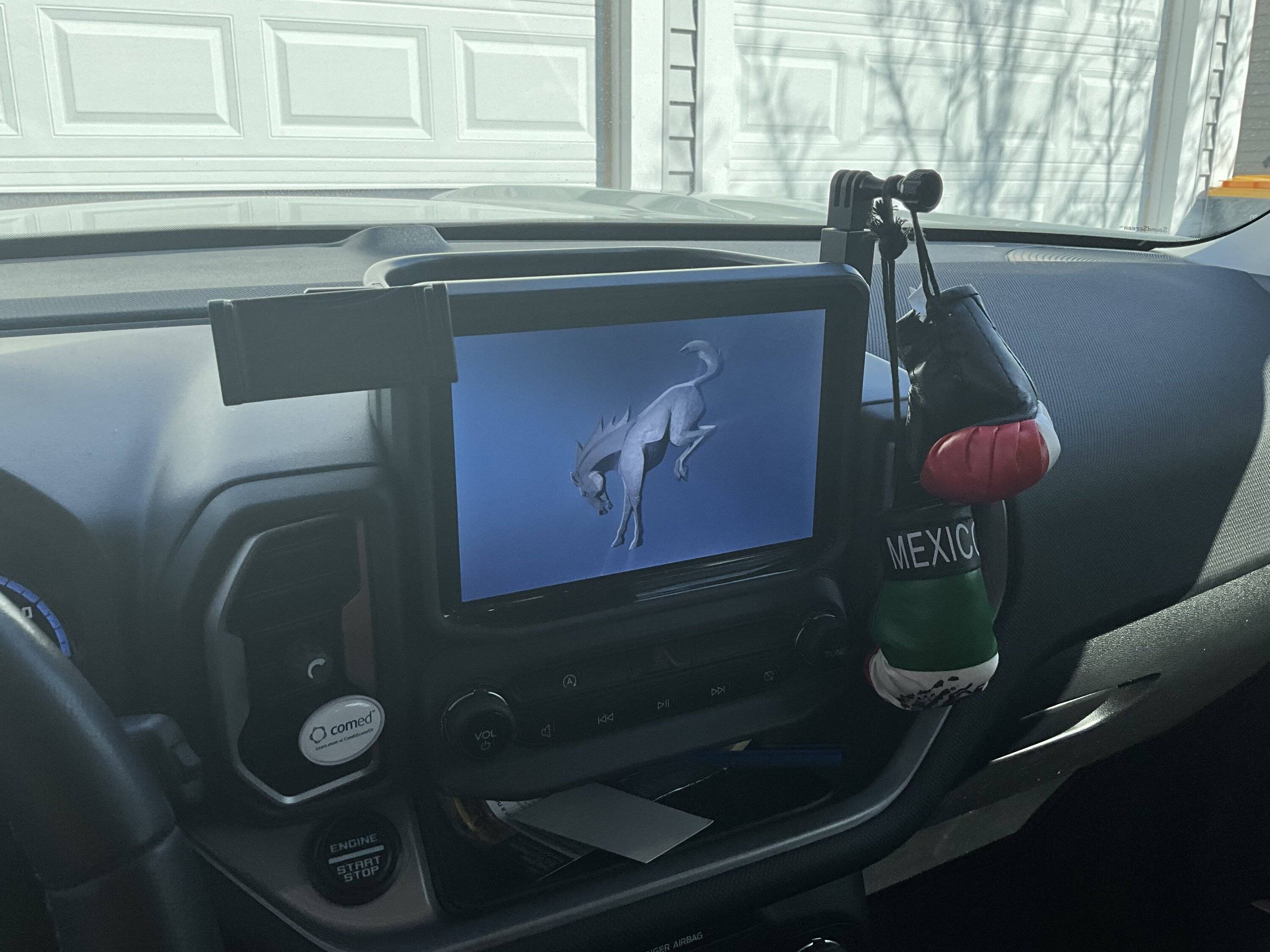 Ford Bronco Sport What are y'all doing for a phone mount? IMG_0611