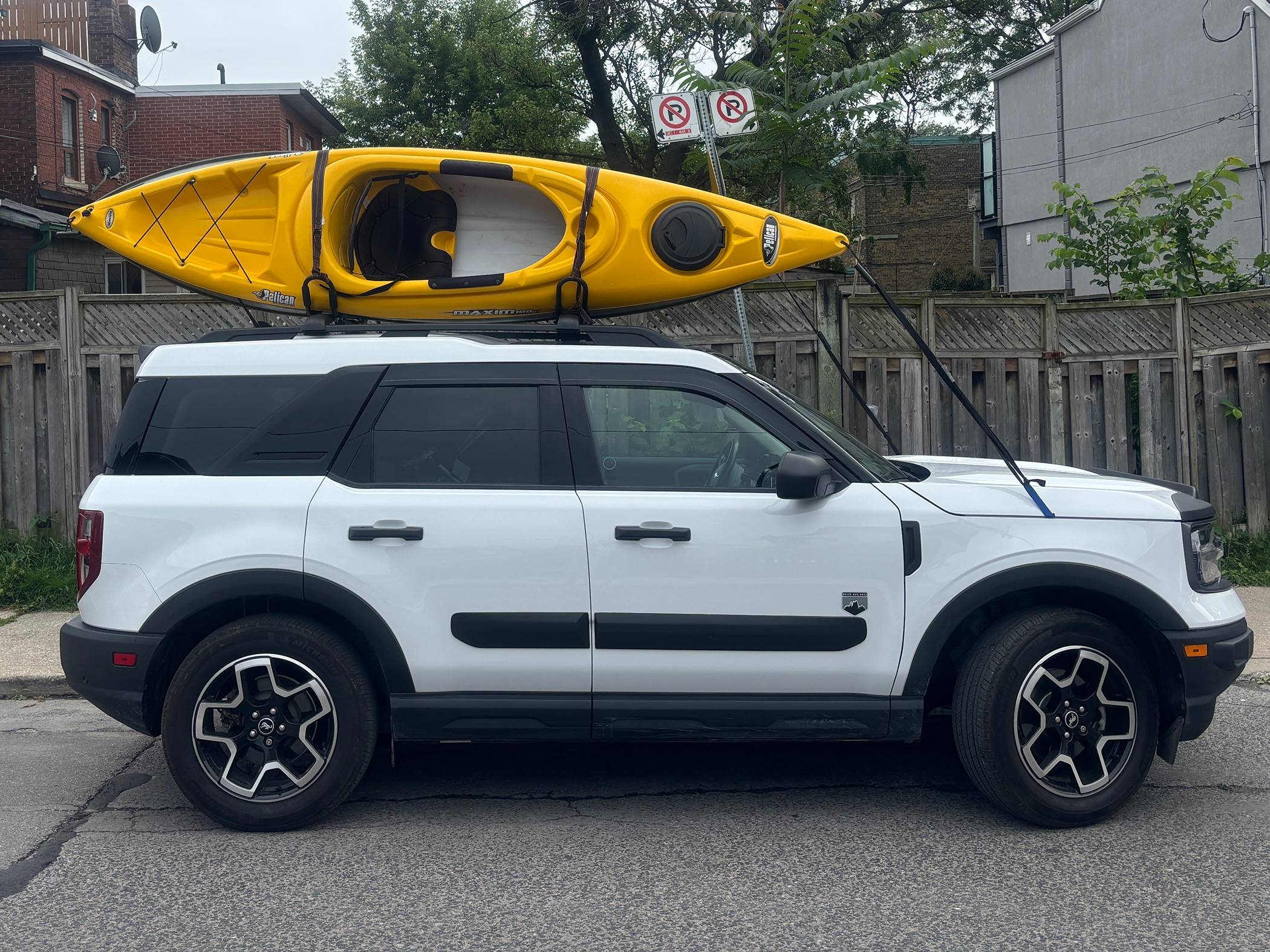 Ford Bronco Sport Crossbars for kayaks IMG_1942