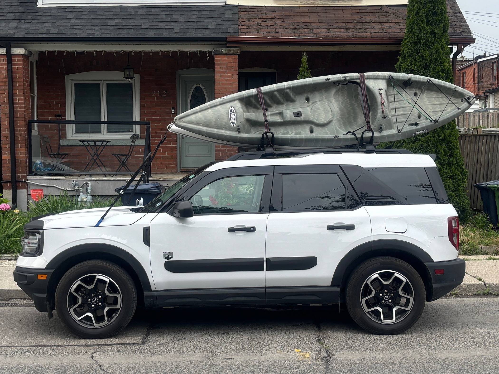 Ford Bronco Sport Crossbars for kayaks IMG_1943