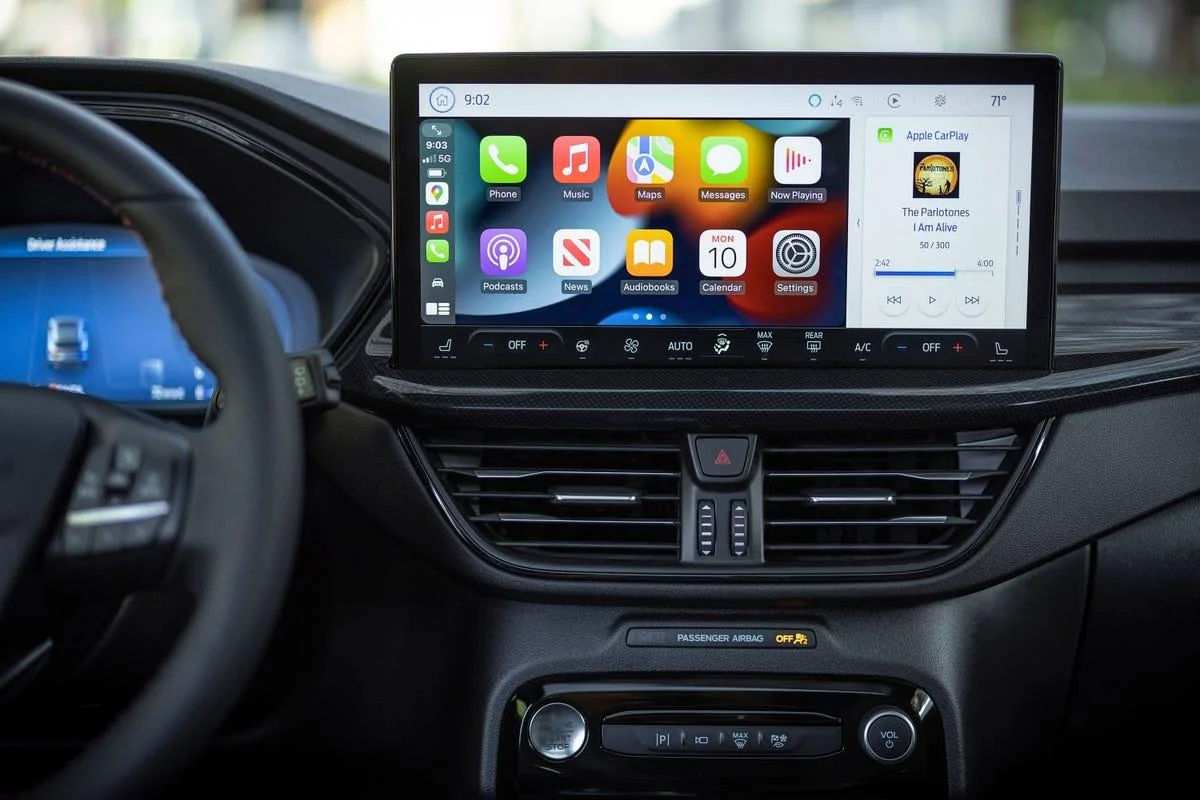 Ford Bronco Sport SYNC 4 2023-ford-escape-st-line-elite-rapid-red-11