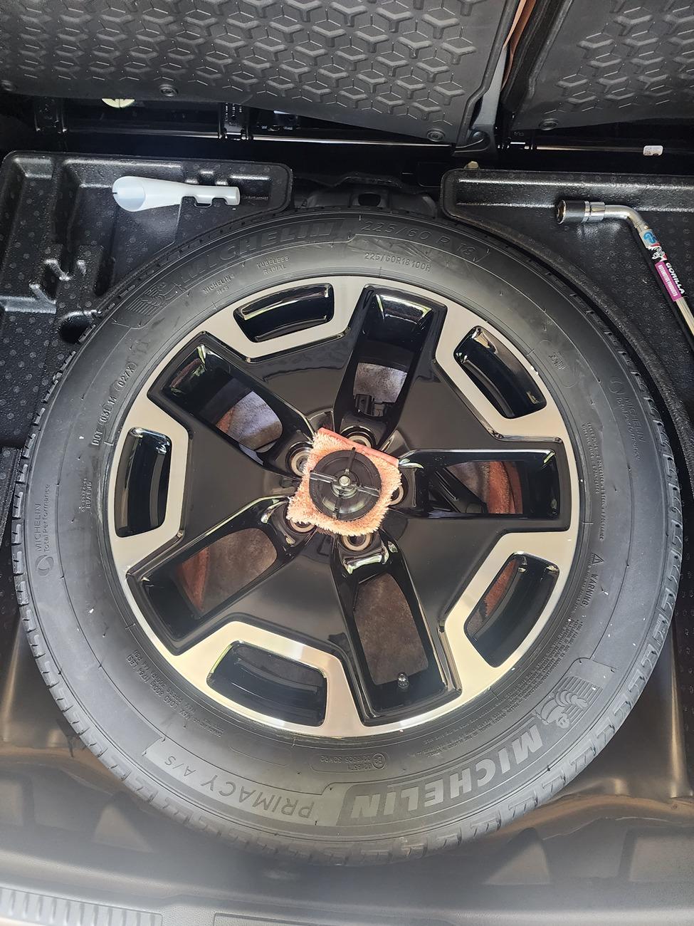 Ford Bronco Sport Will a 235/65 r17 full sized tire fit spare tire box? 20230713_120459