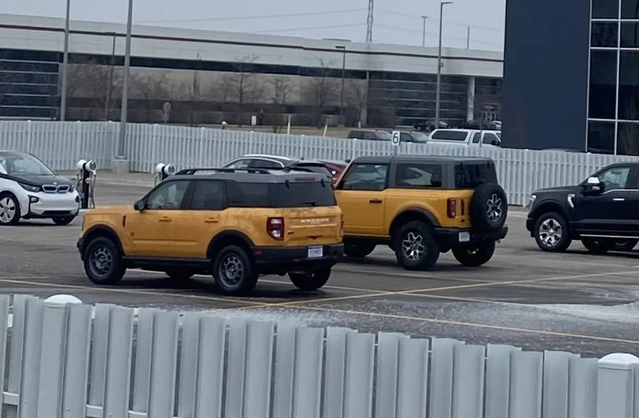 Ford Bronco Sport Bronco Sport vs Big Bronco side-by-side e-large-bronco-vs-bronco-sport-cyber-orange-2-jpeg