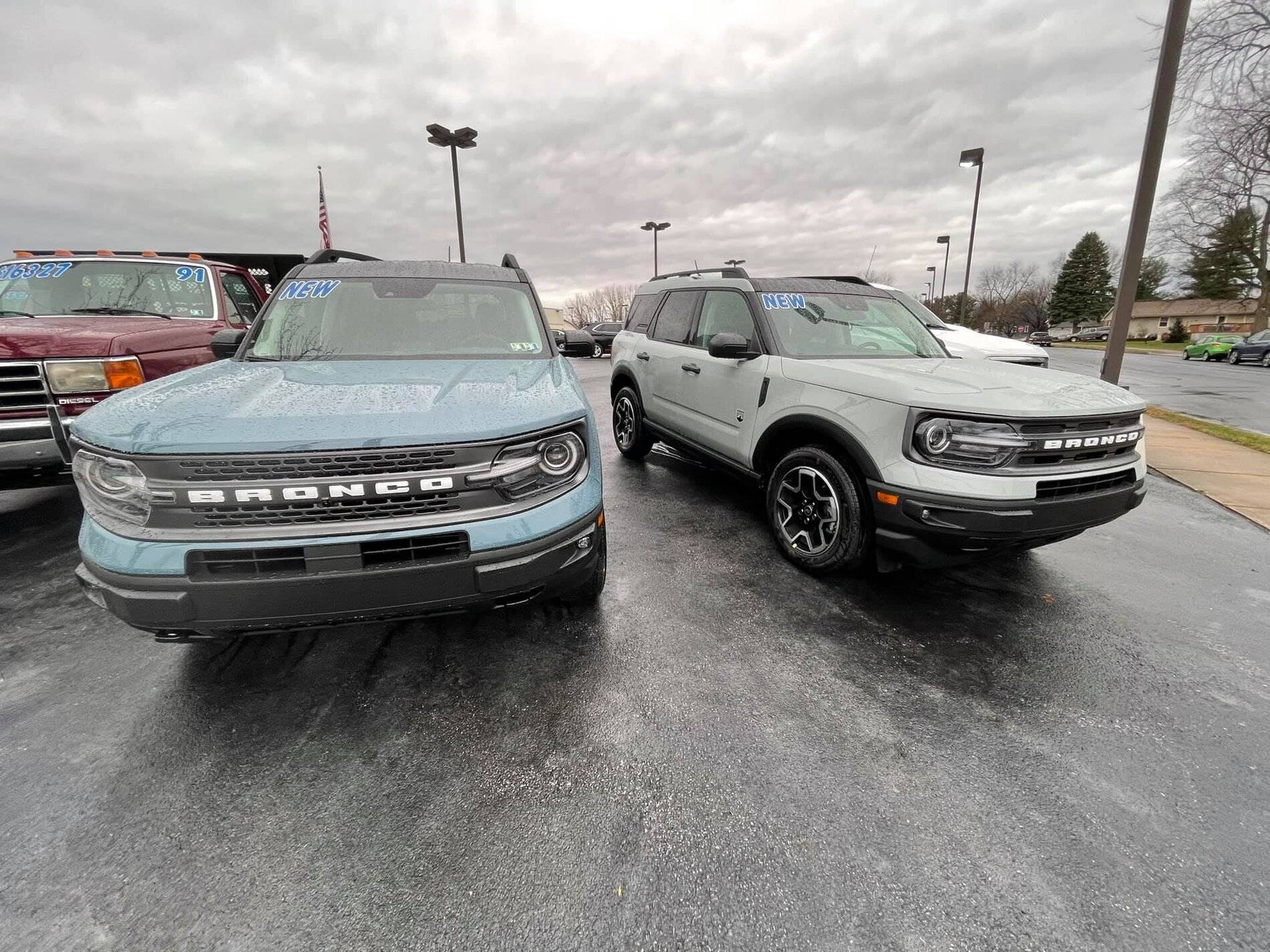 Ford Bronco Sport Area 51 vs Cactus Gray Bronco Sport side-by-side comparison Area 51 vs Cactus Gray Bronco Sport rainy day 1