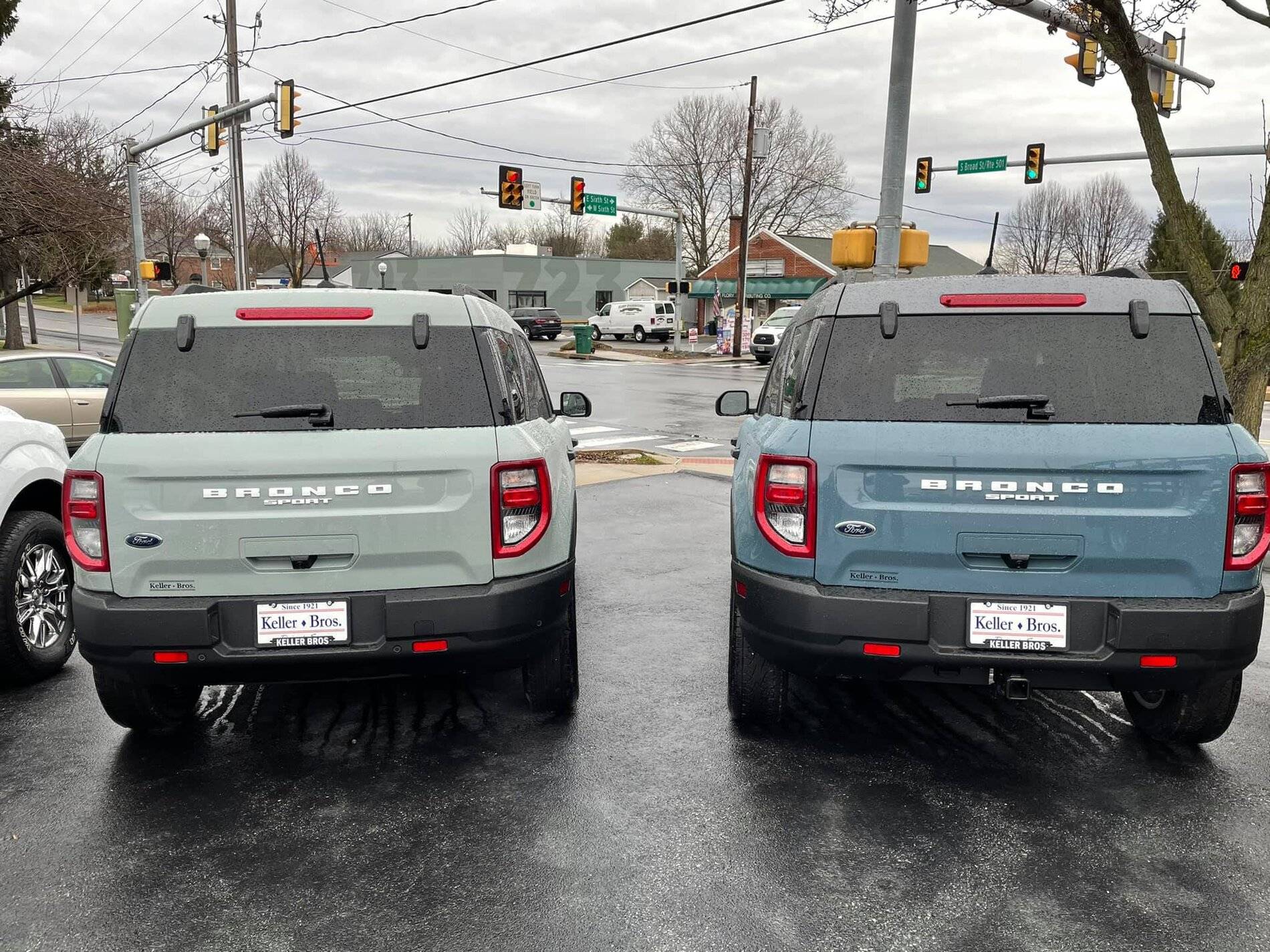 Ford Bronco Sport Area 51 vs Cactus Gray Bronco Sport side-by-side comparison Area 51 vs Cactus Gray Bronco Sport rainy day 4