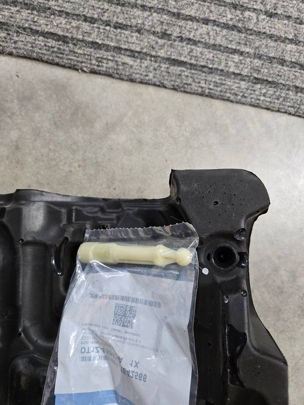 Ford Bronco Sport 1.5L Engine cover & all mounting hardware 20240930_161457