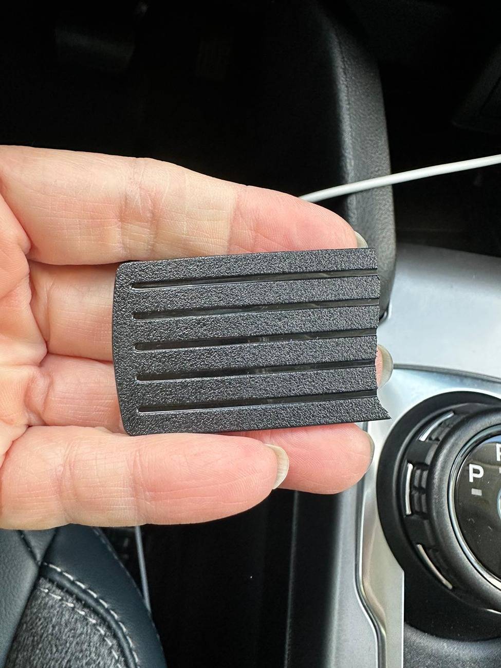 Ford Bronco Sport 2024 Outer Banks Bronco Sport - Broken piece found in car; no idea what it is IMG-20250218-WA0012