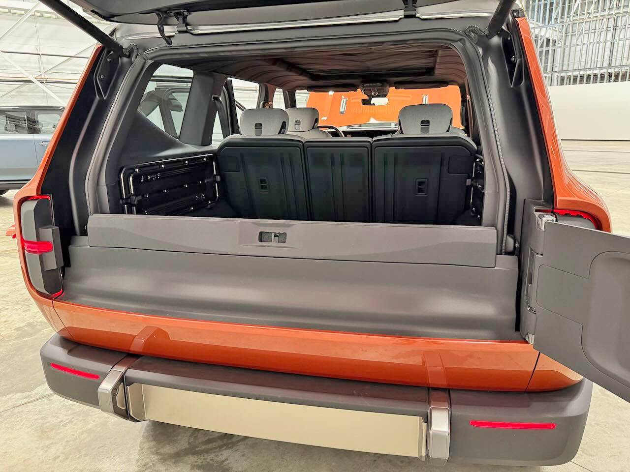 Ford Bronco Sport Official: Scout EV Pickup & SUV debut w/ Gas Range Extender, 4x4, BOF, Lockers, Sway Bar Disconnect -- All Specs, Wallpapers, Video raveler-liftgate-40_20_40-split-bench-seat-jpg-