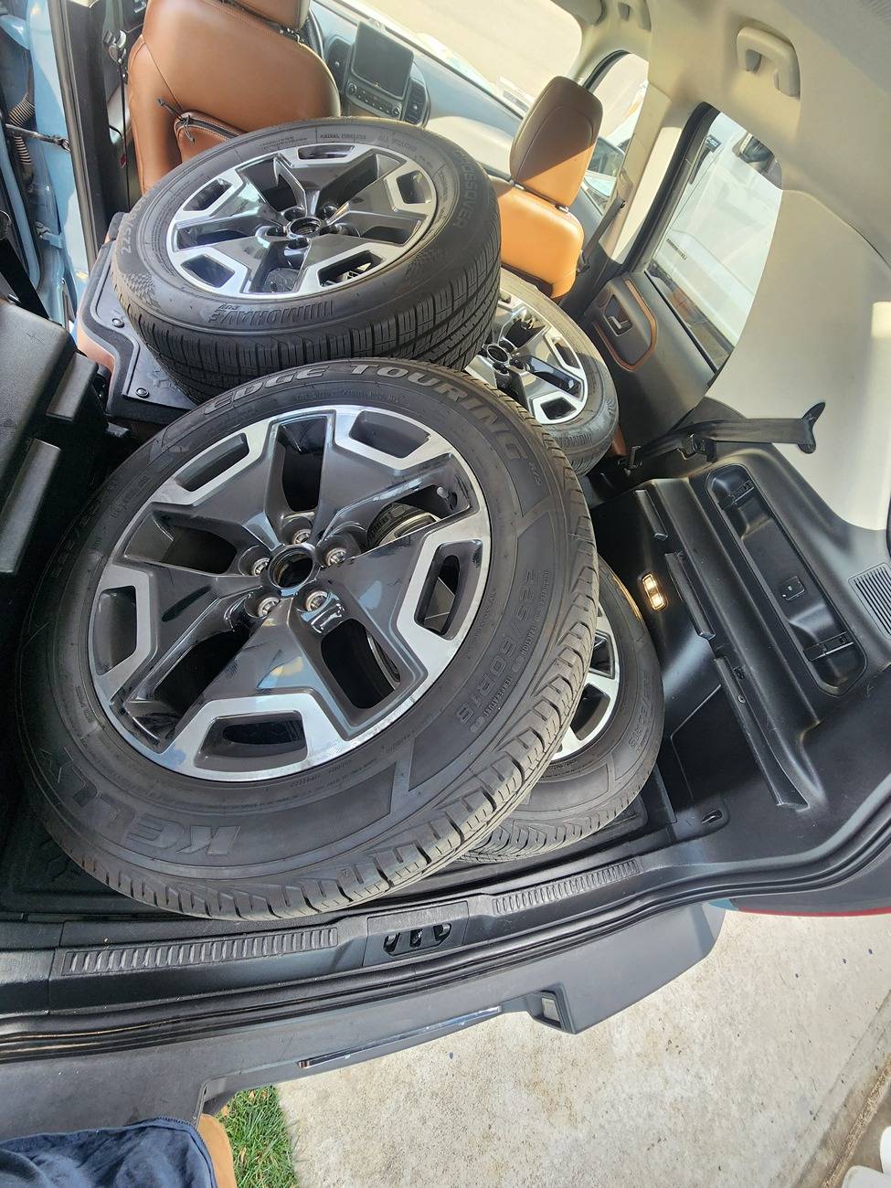 Ford Bronco Sport 2021 outer banks 18" wheels and like New condition tires $300.00 20250218_132012